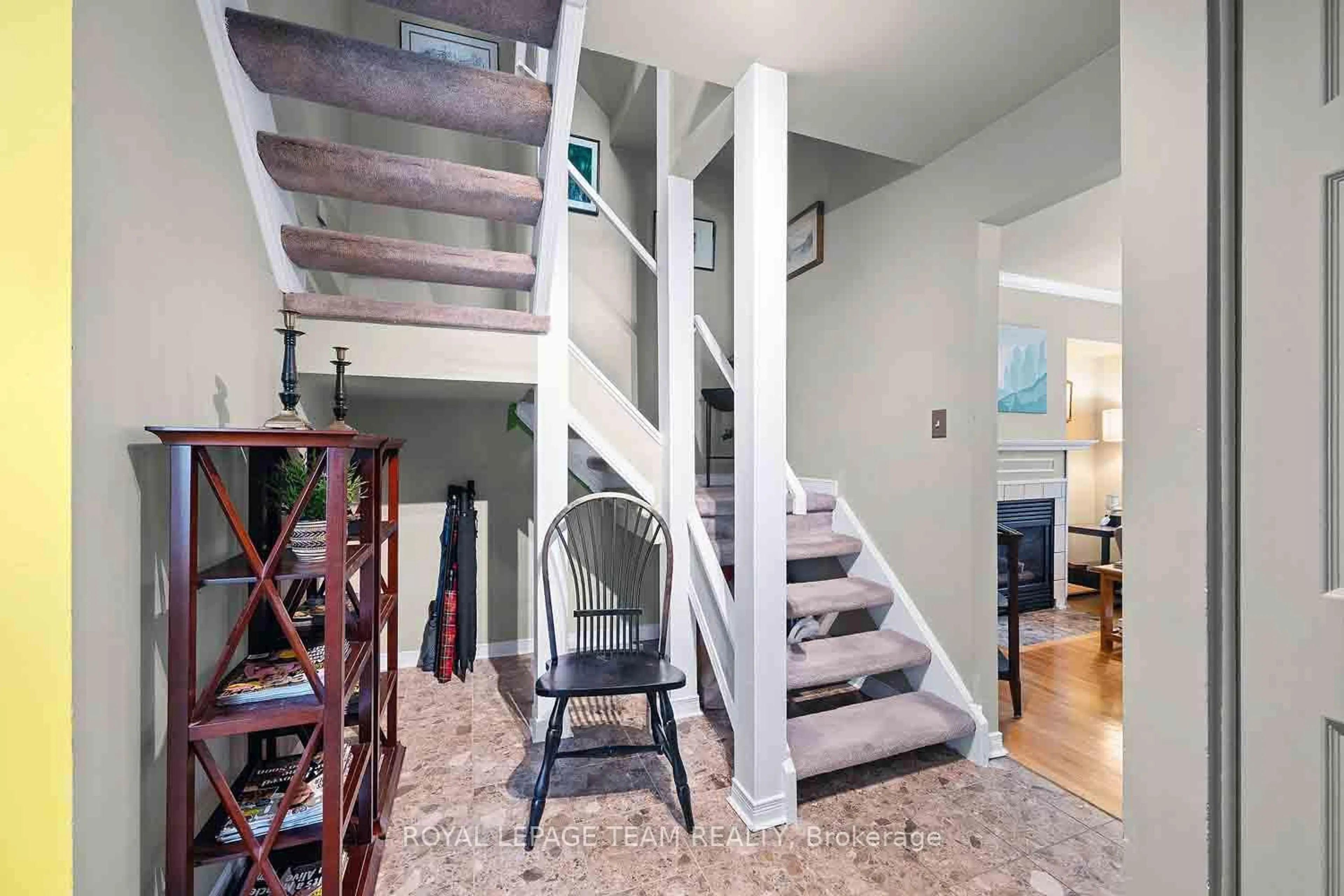 Stairs for 220 Wilbrod Ave #2, Ottawa Ontario K1N 6L6