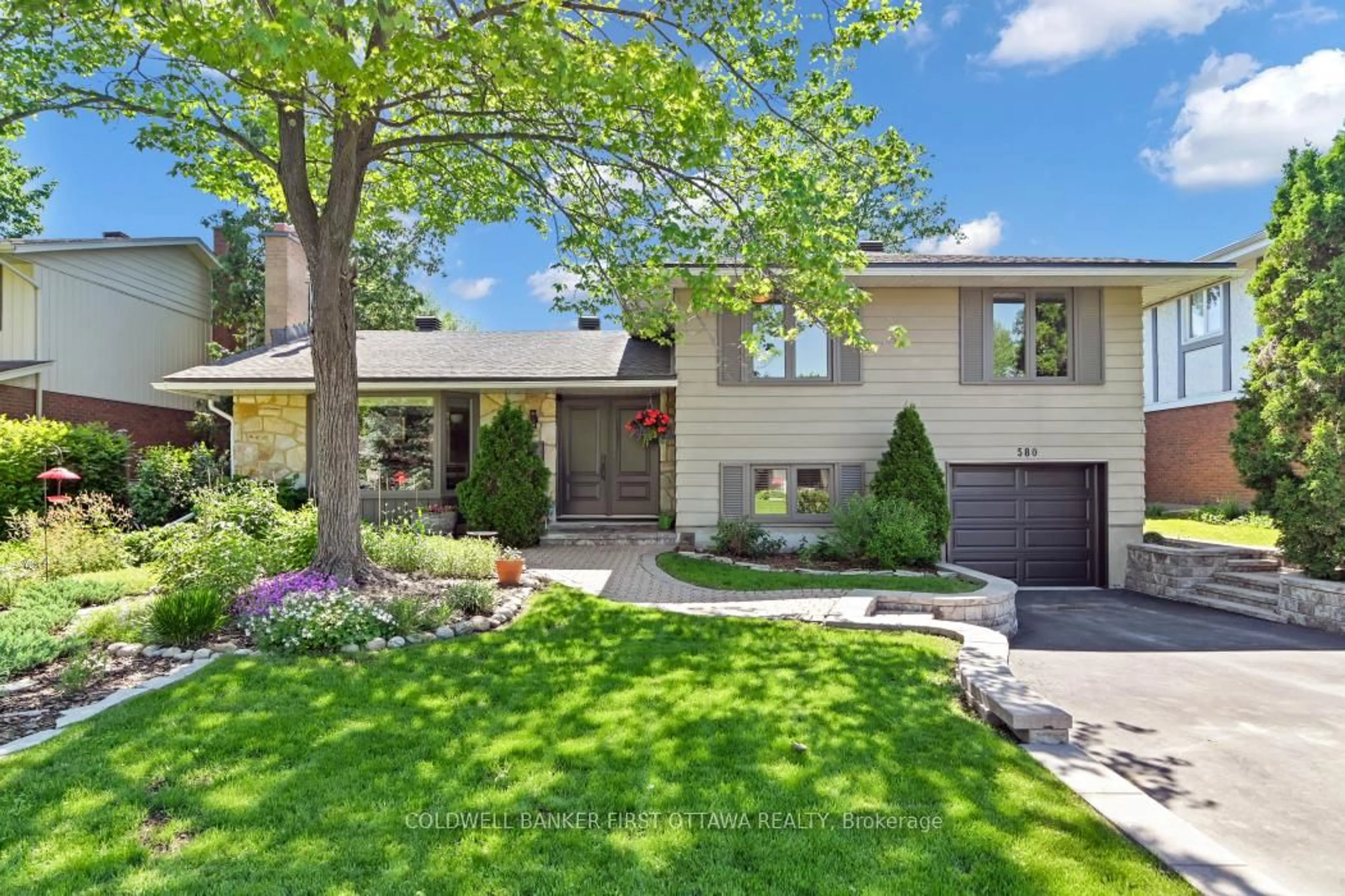 Home with brick exterior material, street for 580 Duff Cres, Ottawa Ontario K1J 7C5