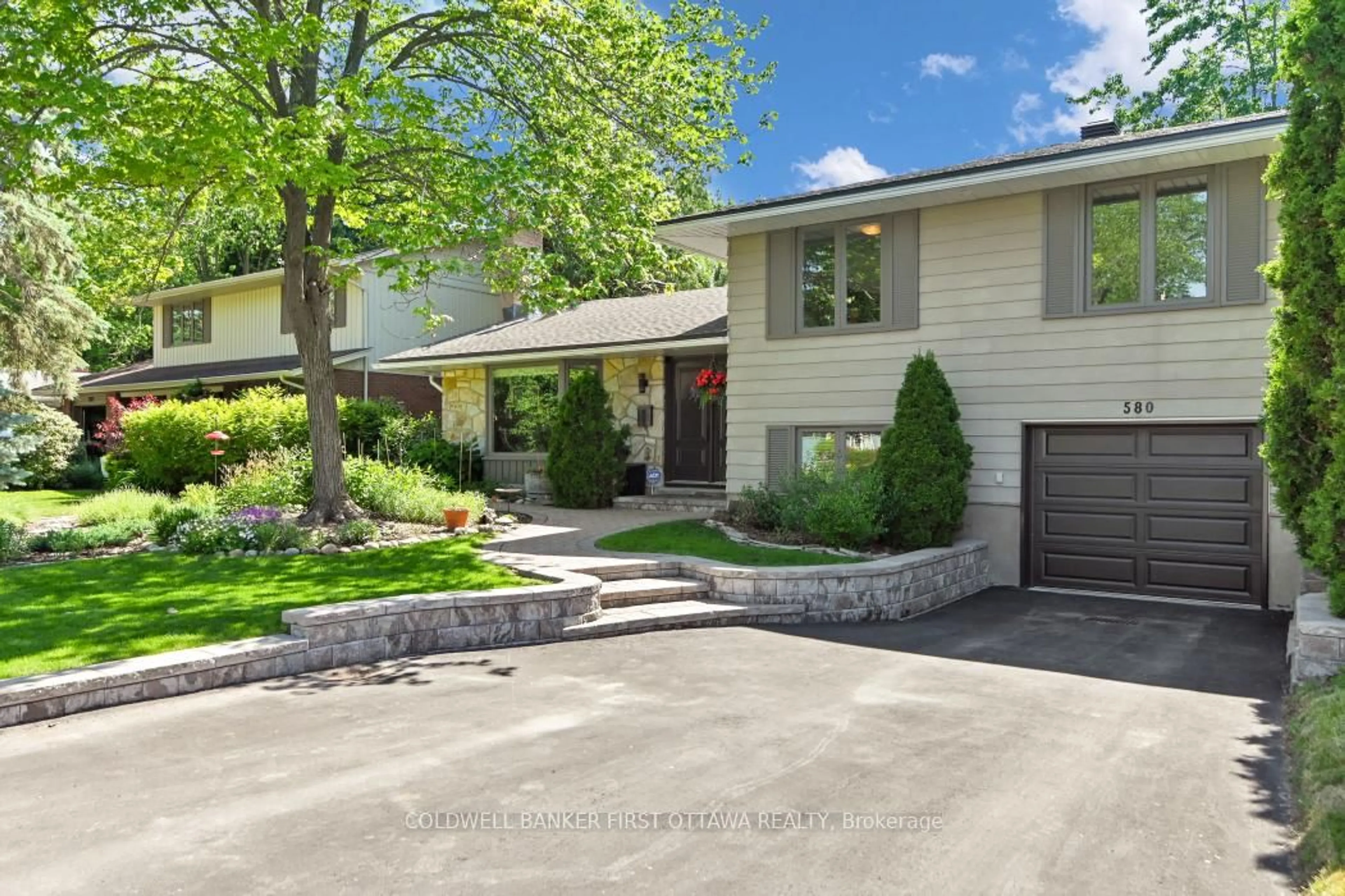Home with brick exterior material, street for 580 Duff Cres, Ottawa Ontario K1J 7C5