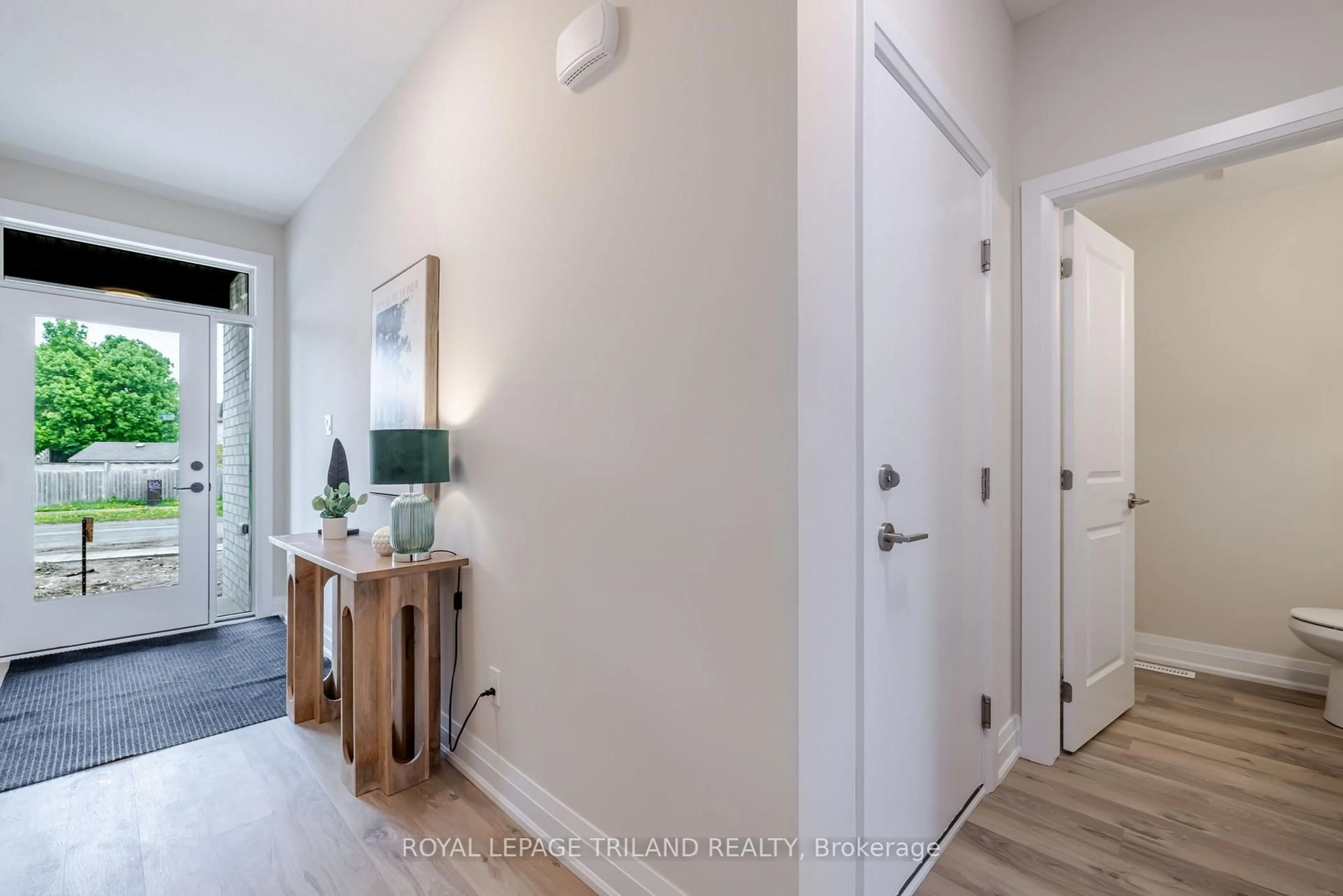 Indoor entryway for 768 Banyan Lane, London North Ontario N6G 0A6