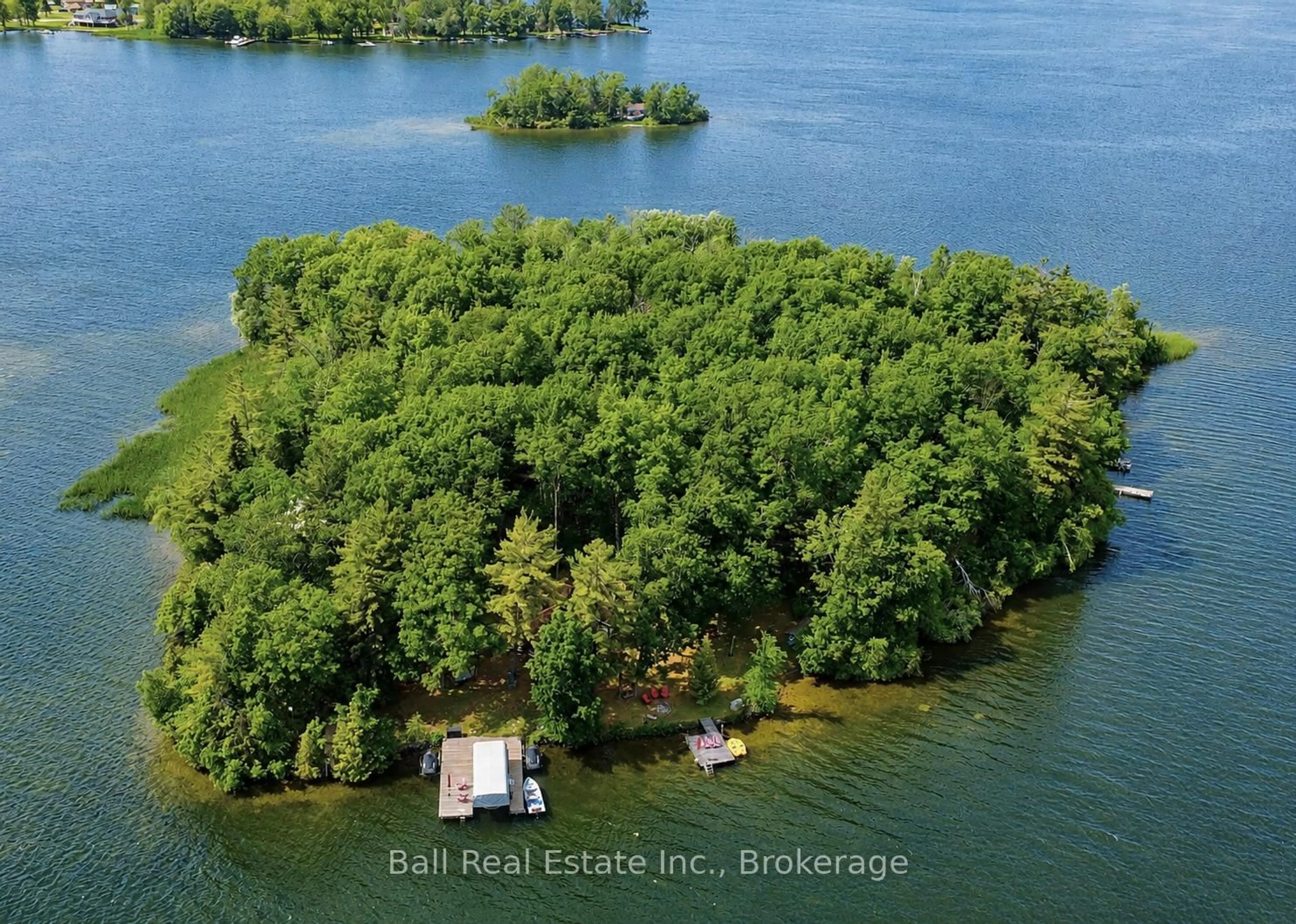 A pic from outside/outdoor area/front of a property/back of a property/a pic from drone, water/lake/river/ocean view for 927 Kelly Island, Selwyn Ontario K0L 1H0