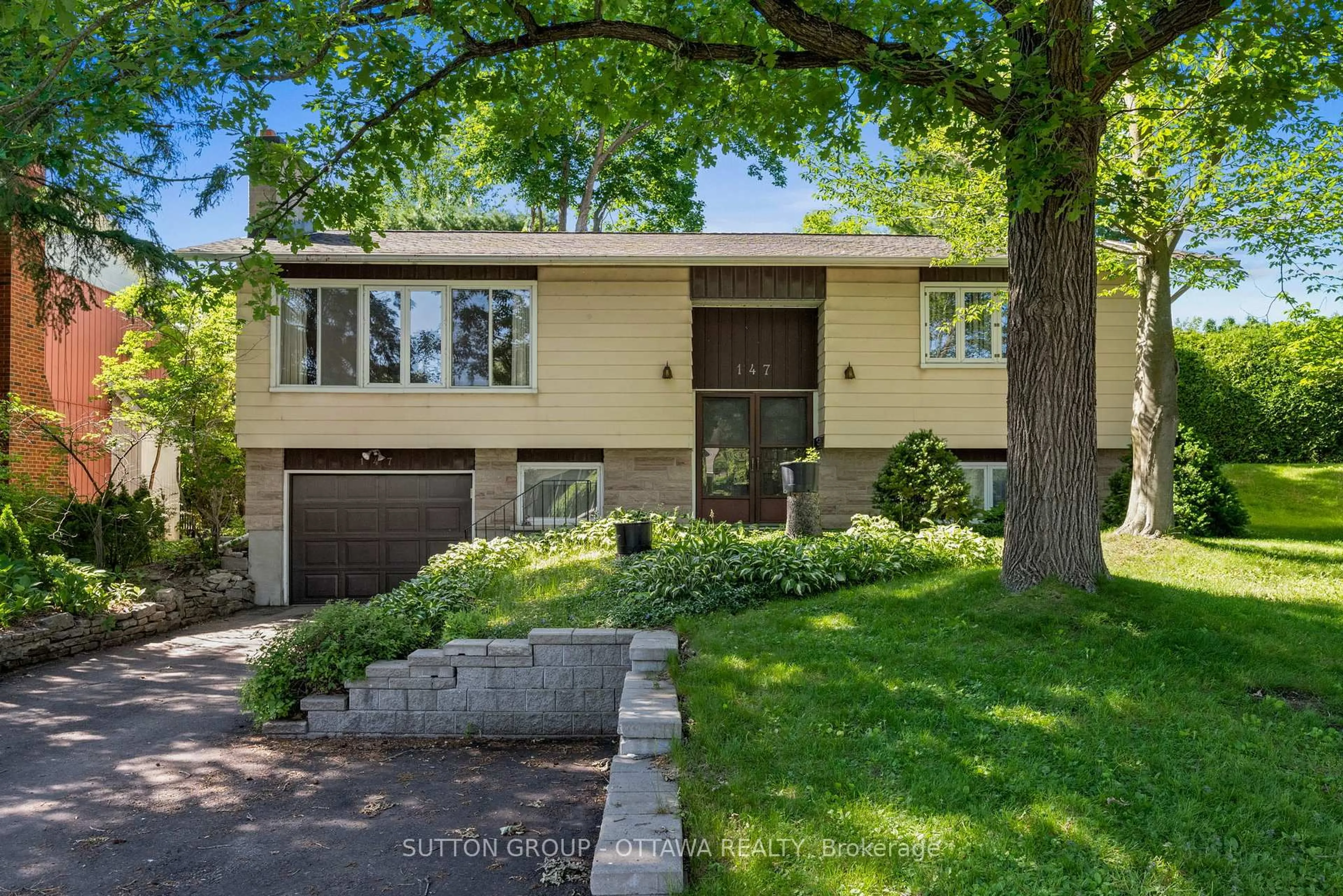 Home with vinyl exterior material, street for 147 Banning Rd, Ottawa Ontario K2L 1C5