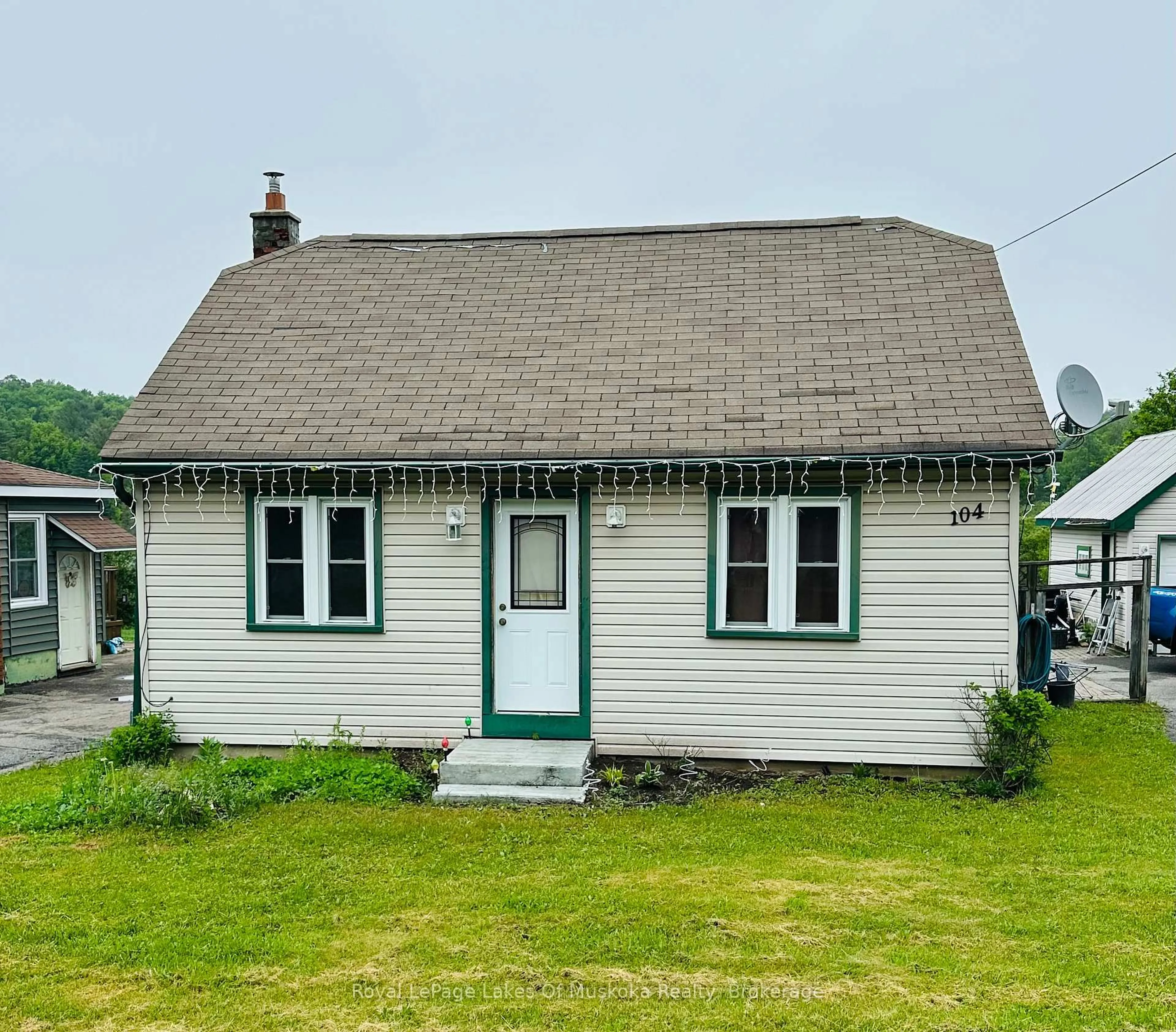 Unknown for 104 Brunel Rd, Huntsville Ontario P1H 1R1