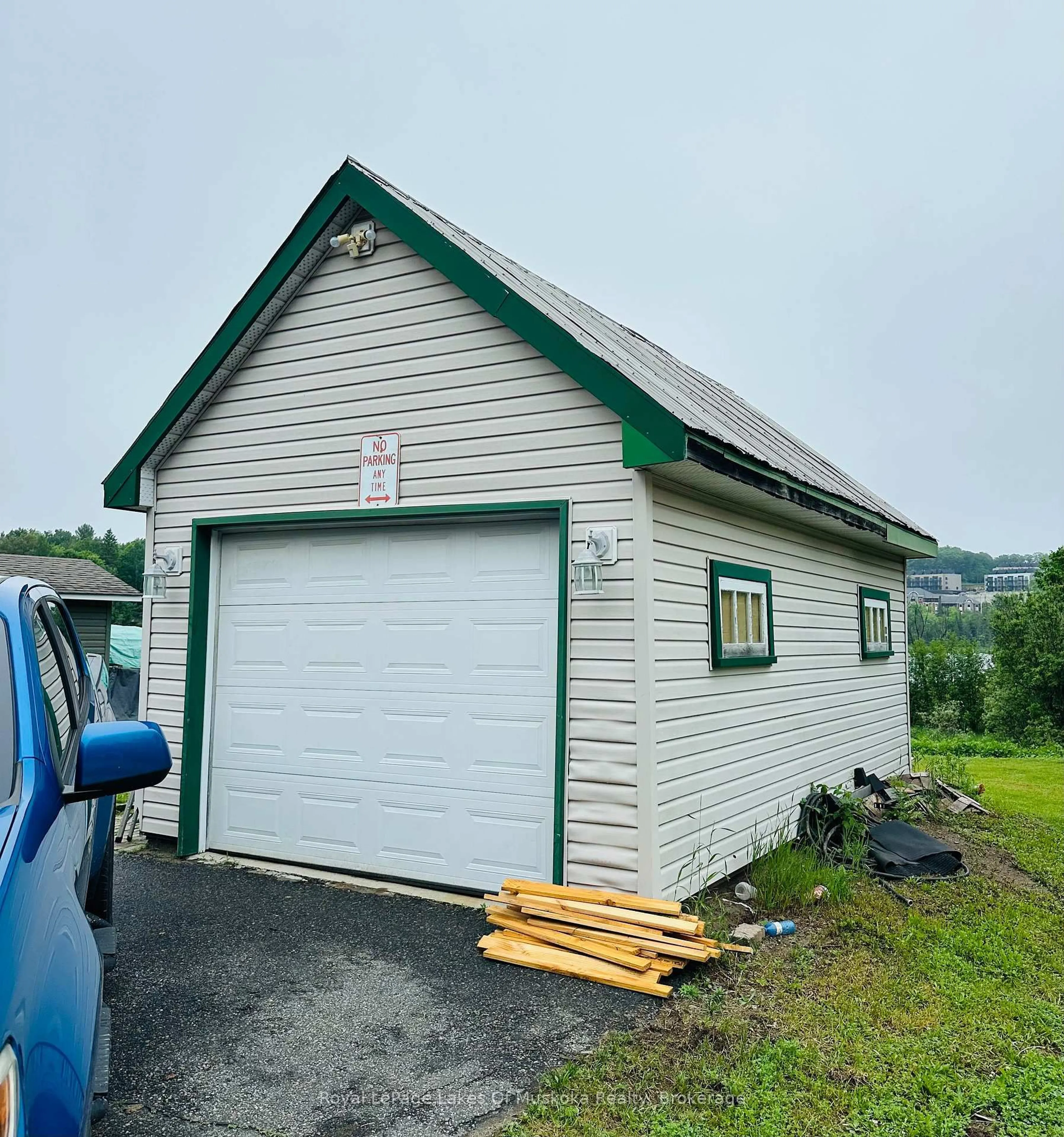 Shed for 104 Brunel Rd, Huntsville Ontario P1H 1R1