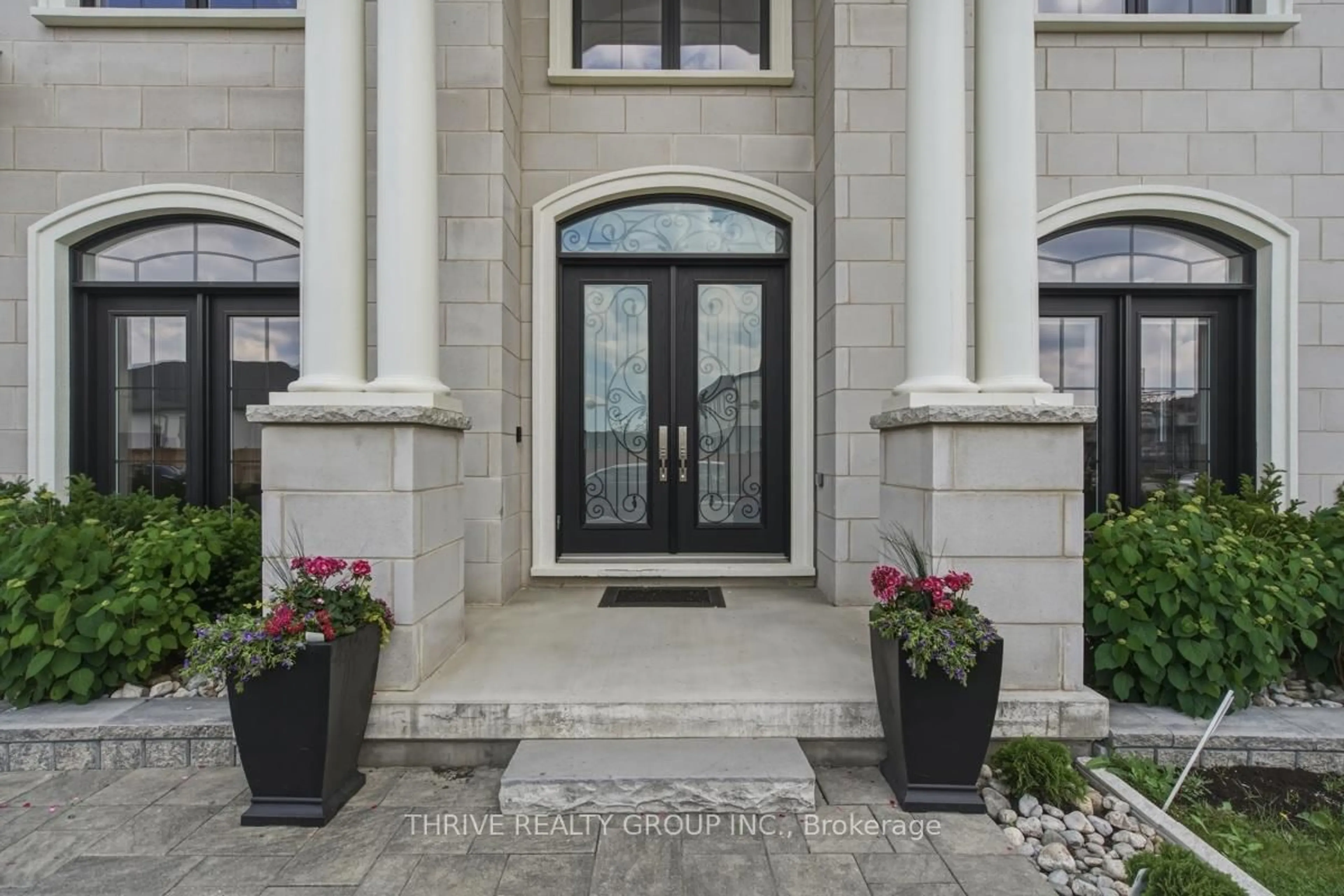 Indoor entryway for 7339 Silver Creek Circ, London South Ontario N6P 0G8