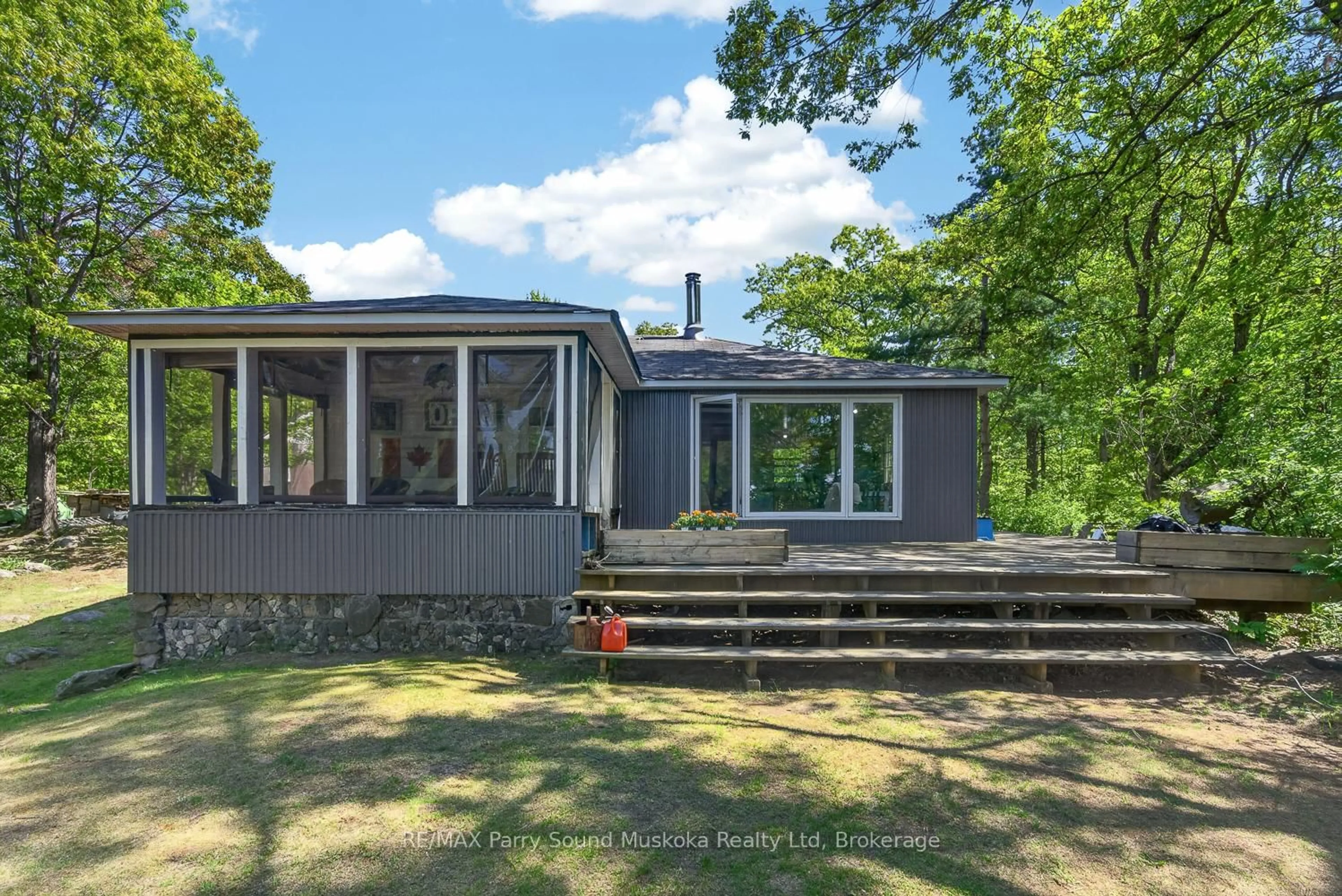 A pic from outside/outdoor area/front of a property/back of a property/a pic from drone, unknown for 130 Healey Lake Water, The Archipelago Ontario P0G 1G0