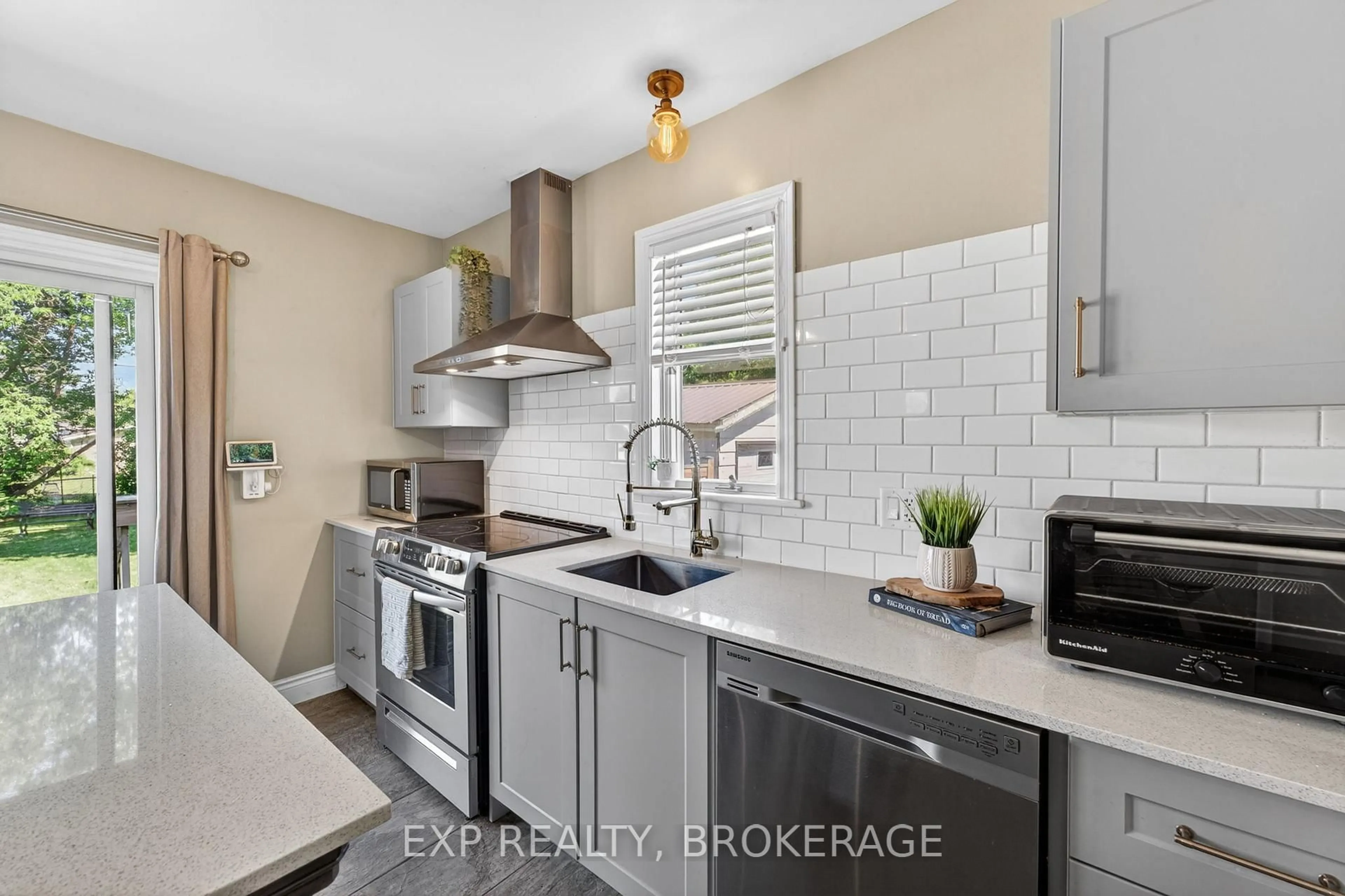 Standard kitchen, ceramic/tile floor for 911 Division St, Kingston Ontario K7K 4C6