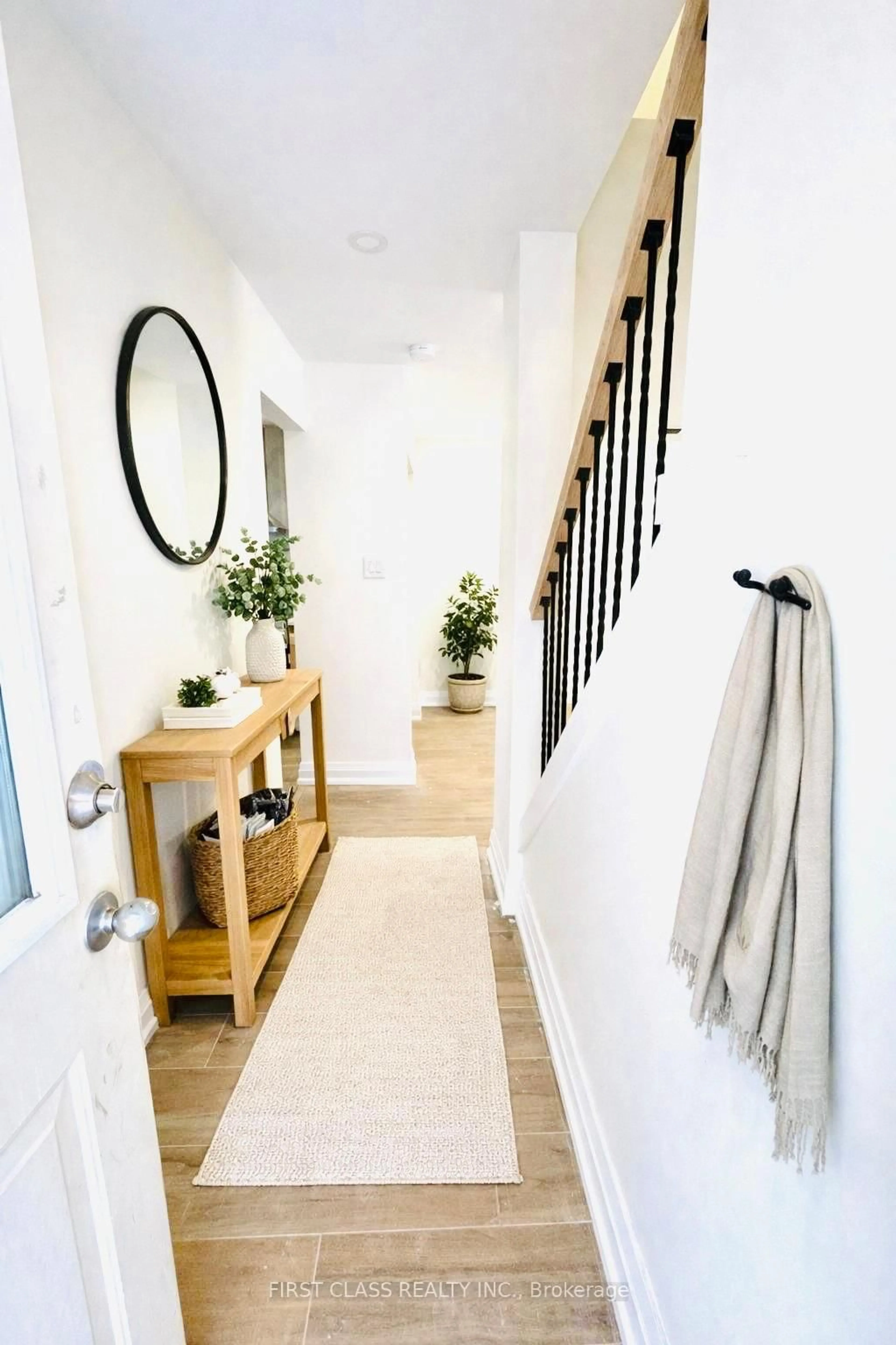 Indoor entryway for 352 PATTIE Dr, Carleton Place Ontario K7C 2G3