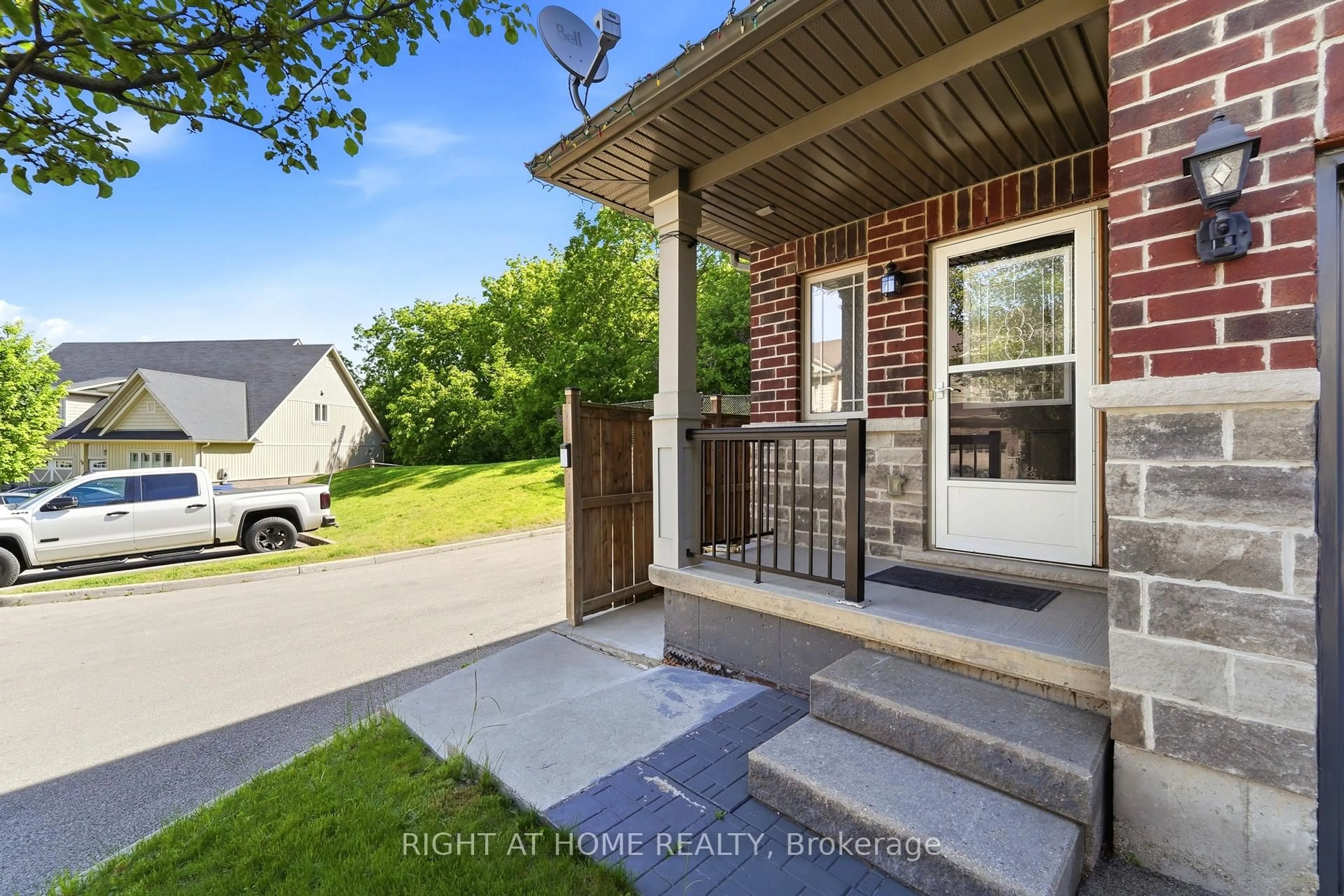 Home with brick exterior material, street for 32 Rolling Lane, Hamilton Ontario L8K 0A1