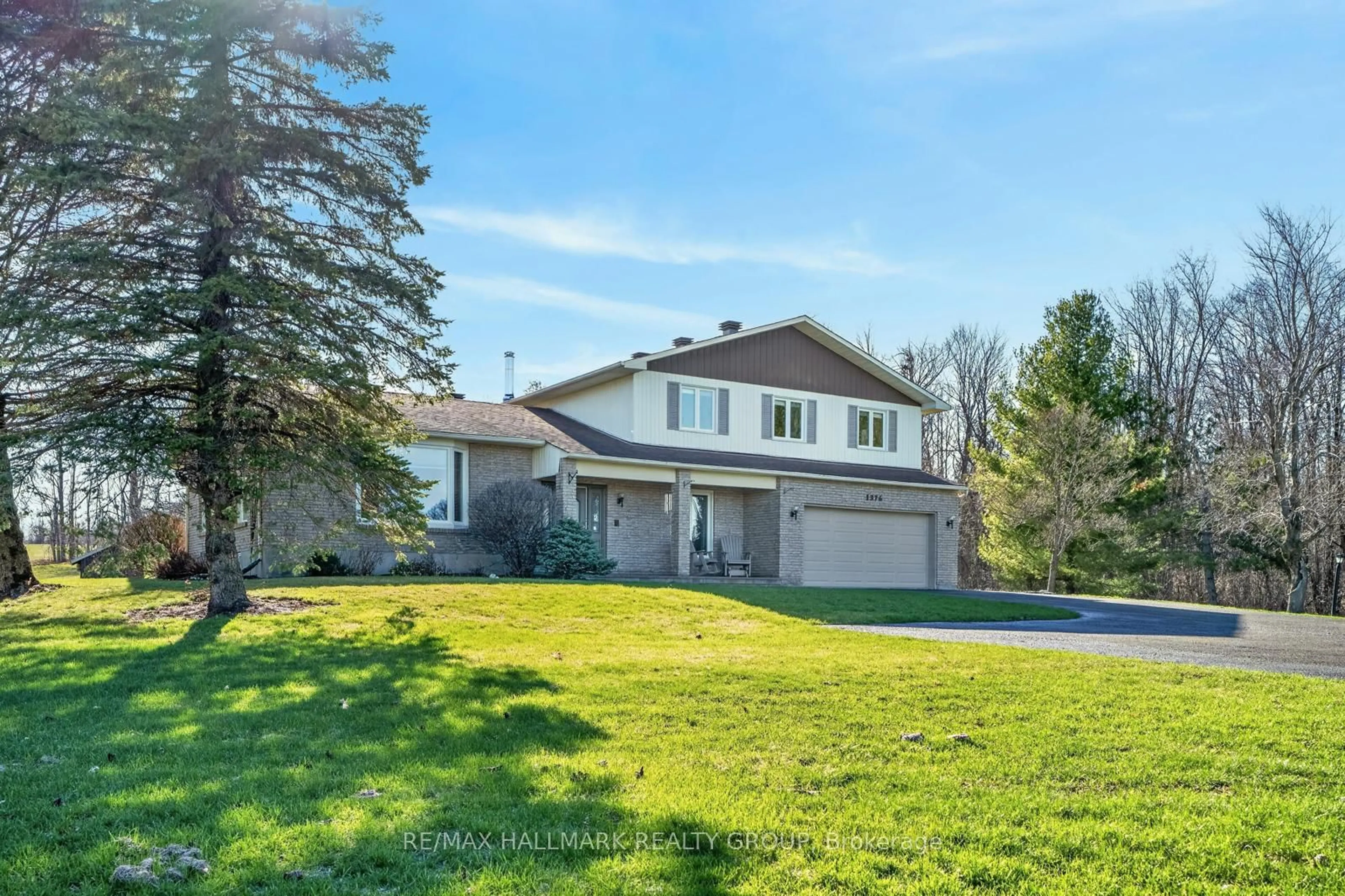 A pic from outside/outdoor area/front of a property/back of a property/a pic from drone, unknown for 1376 MacDonald Rd, Russell Ontario K4R 0K1