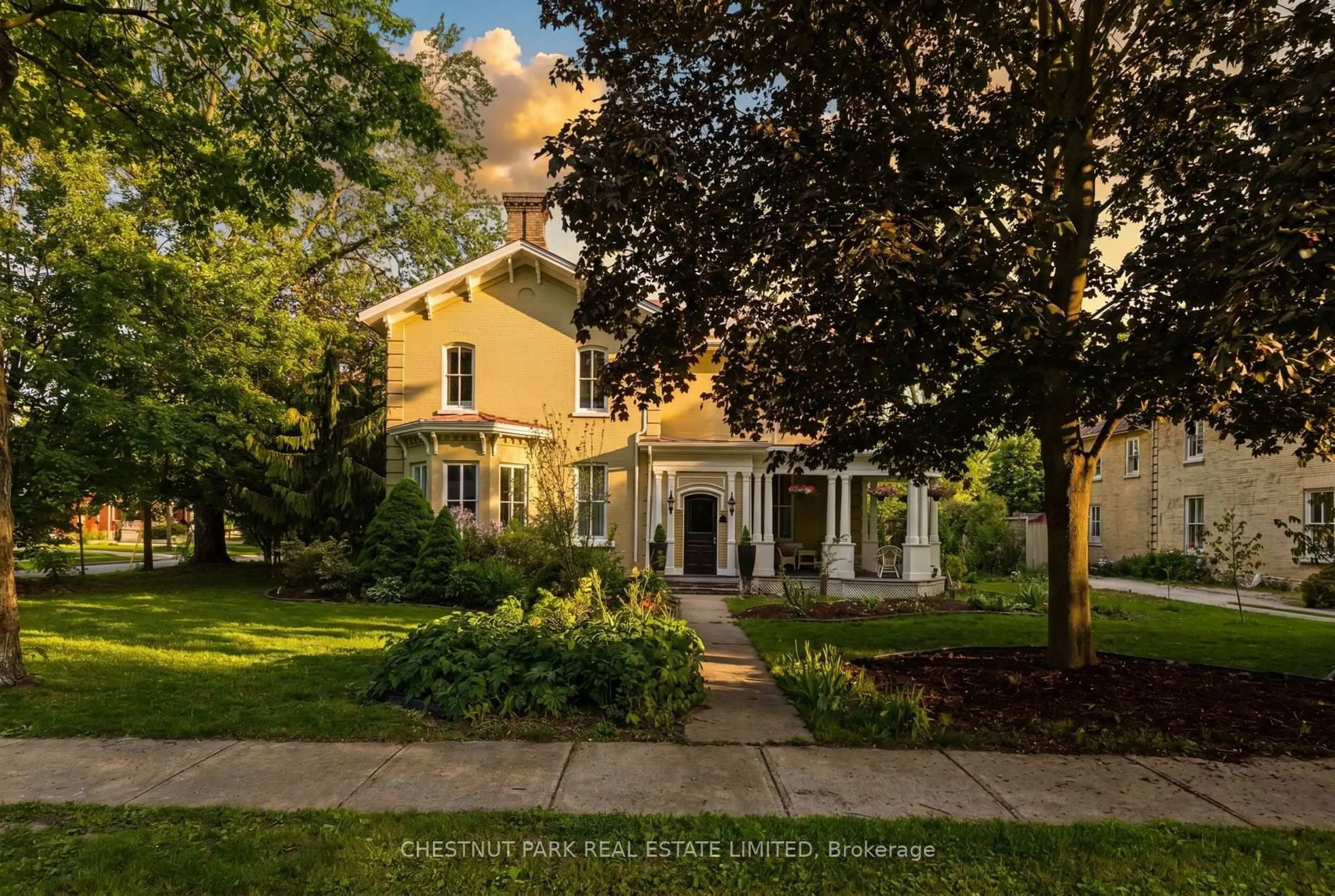 A pic from outside/outdoor area/front of a property/back of a property/a pic from drone, street for 30 Shrewsbury St, Stratford Ontario N5A 2V5