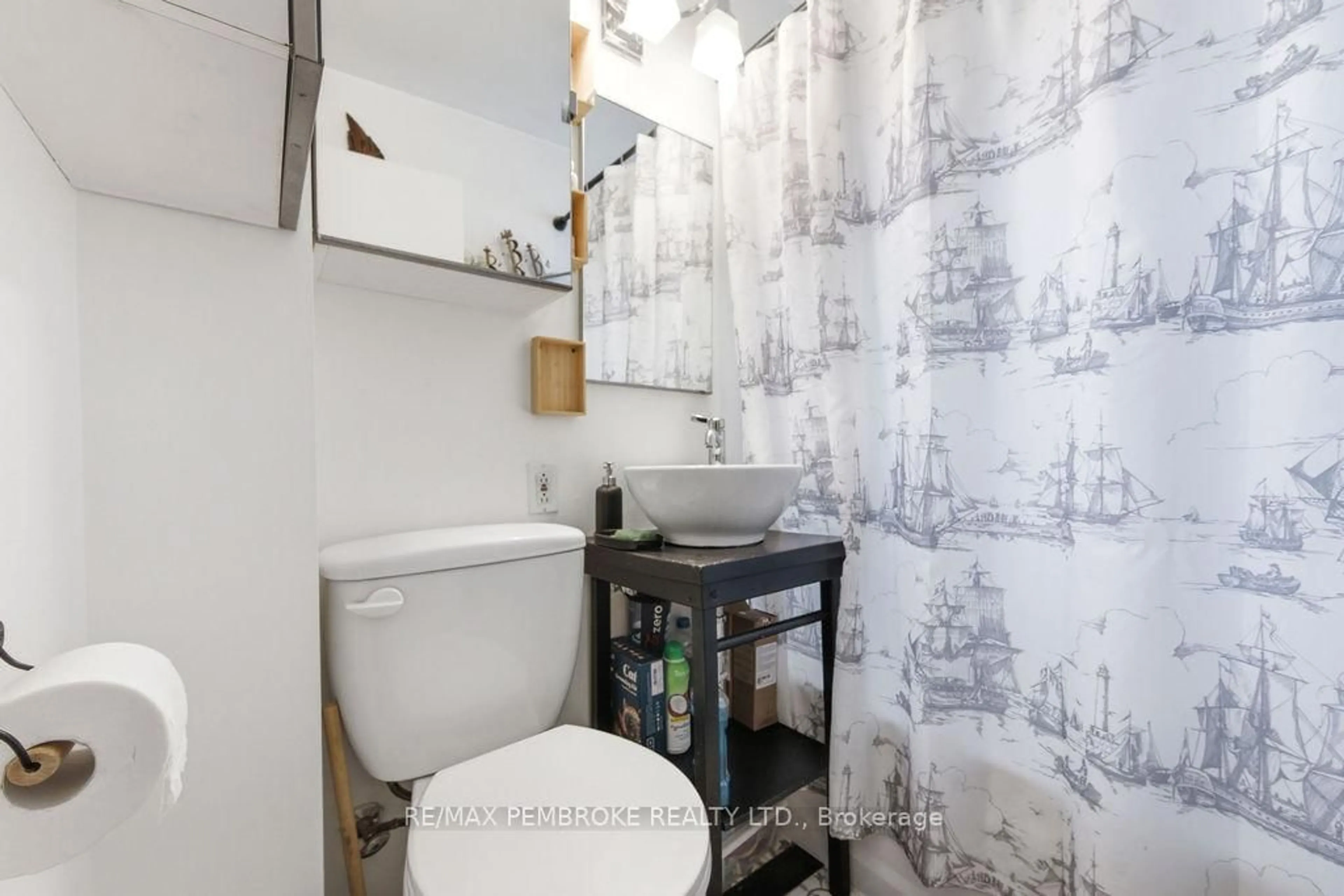 Standard bathroom, ceramic/tile floor for 14 Summit St, Deep River Ontario K0J 1P0