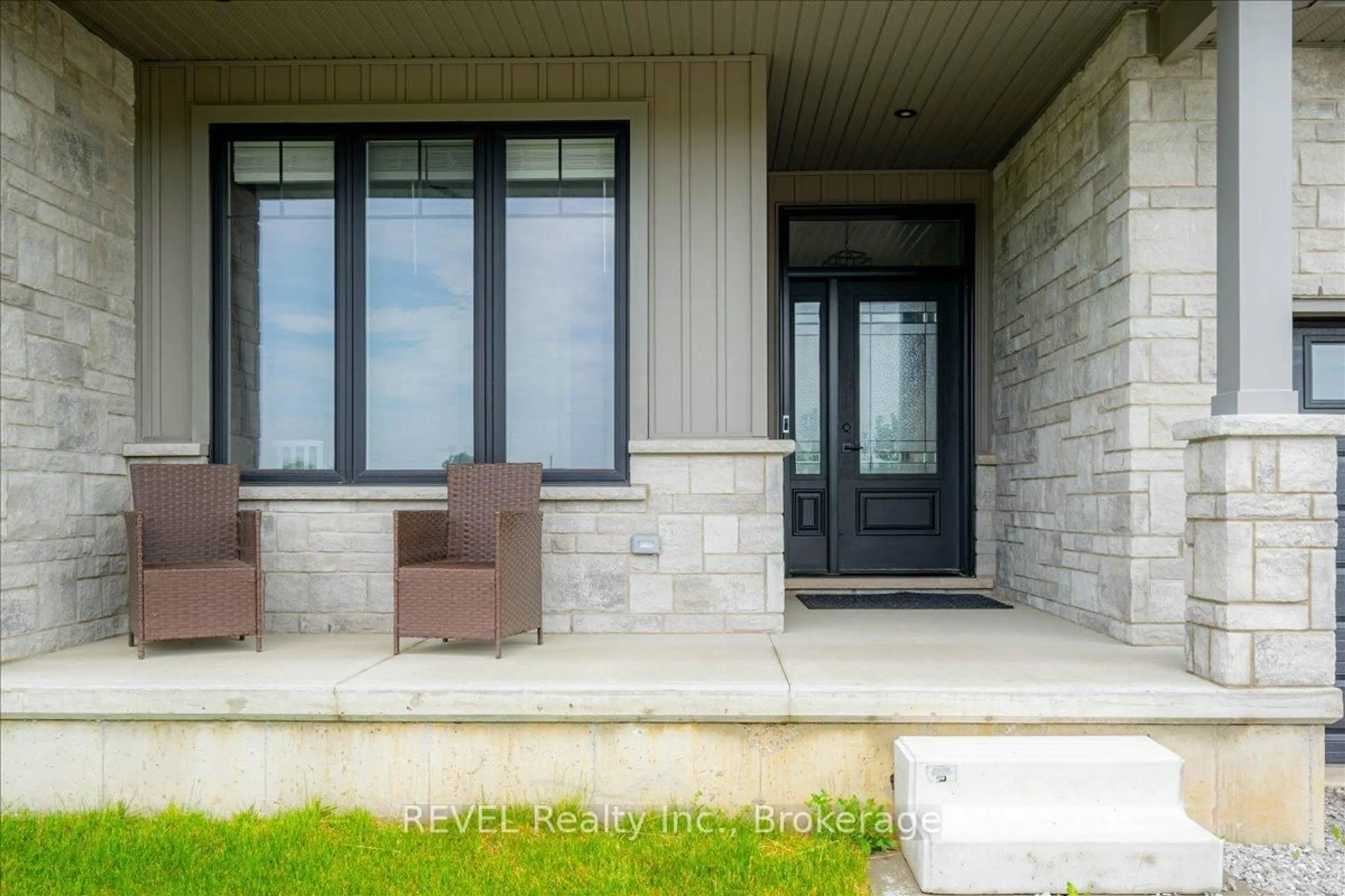 Indoor entryway for 371 Argyle Ave, Norfolk Ontario N4B 0B2
