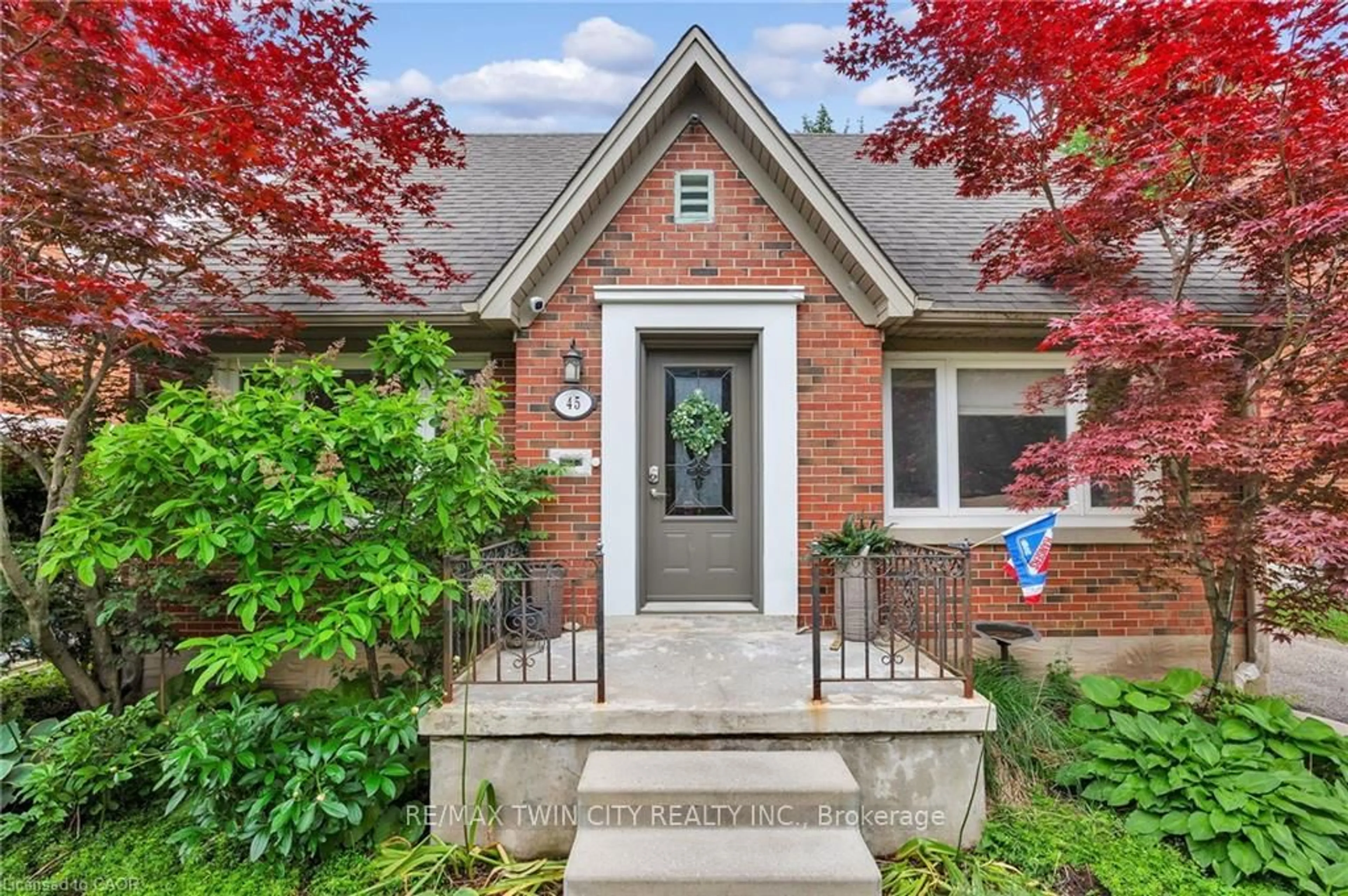 Home with brick exterior material, street for 45 Glendale Rd, Kitchener Ontario N2H 2Z7