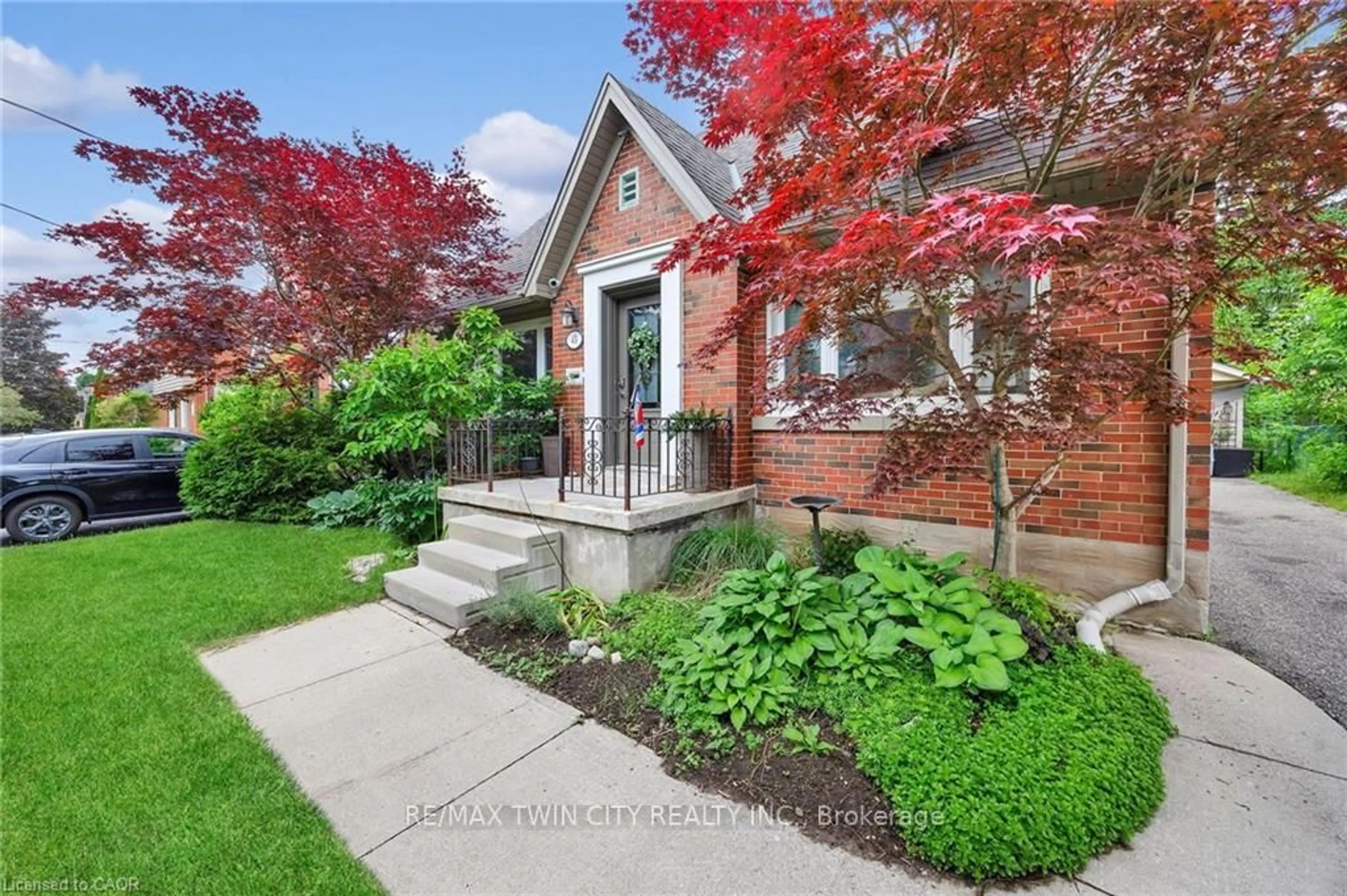 Home with brick exterior material, street for 45 Glendale Rd, Kitchener Ontario N2H 2Z7