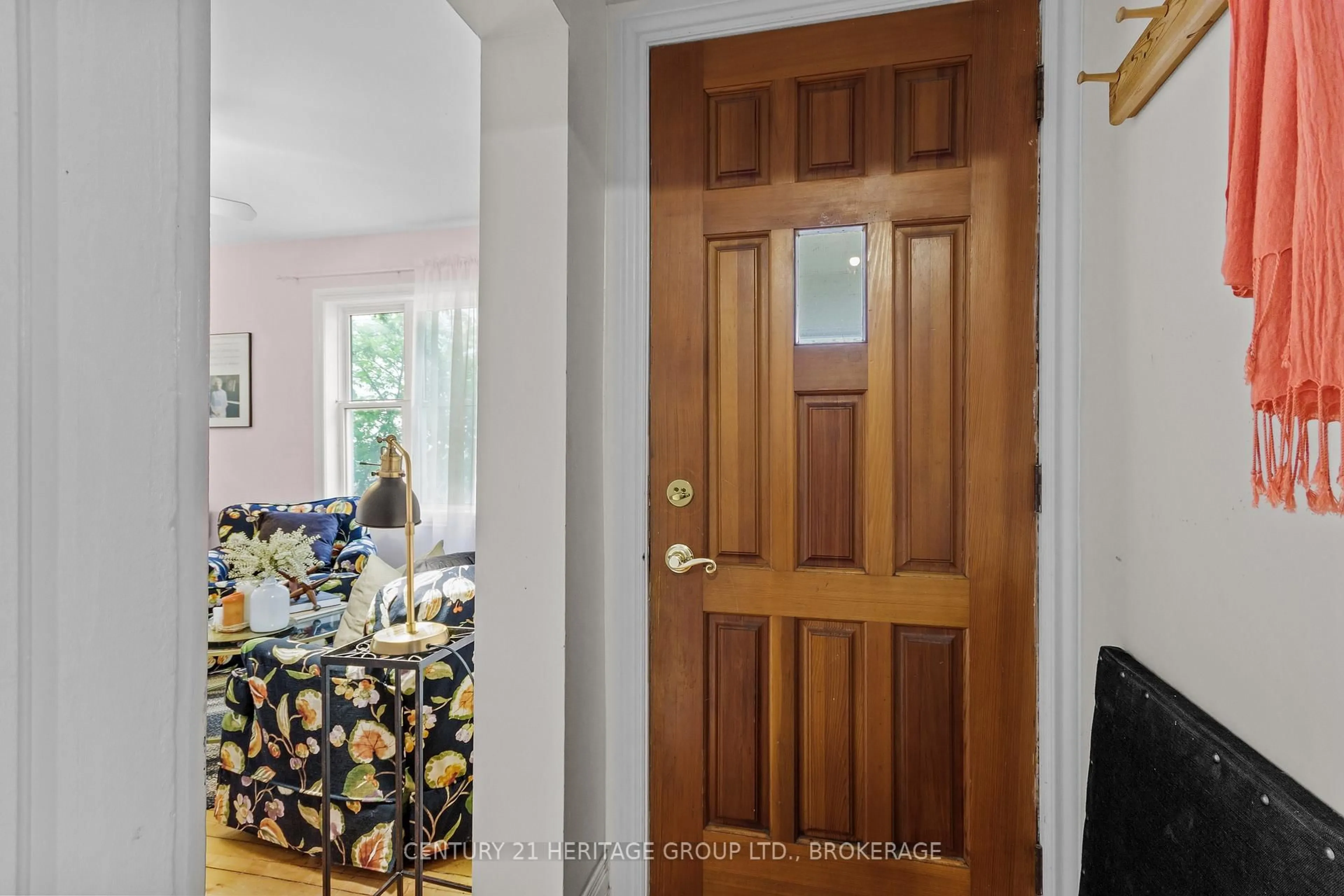 Indoor entryway for 51 Quebec St, Kingston Ontario K7K 1T8