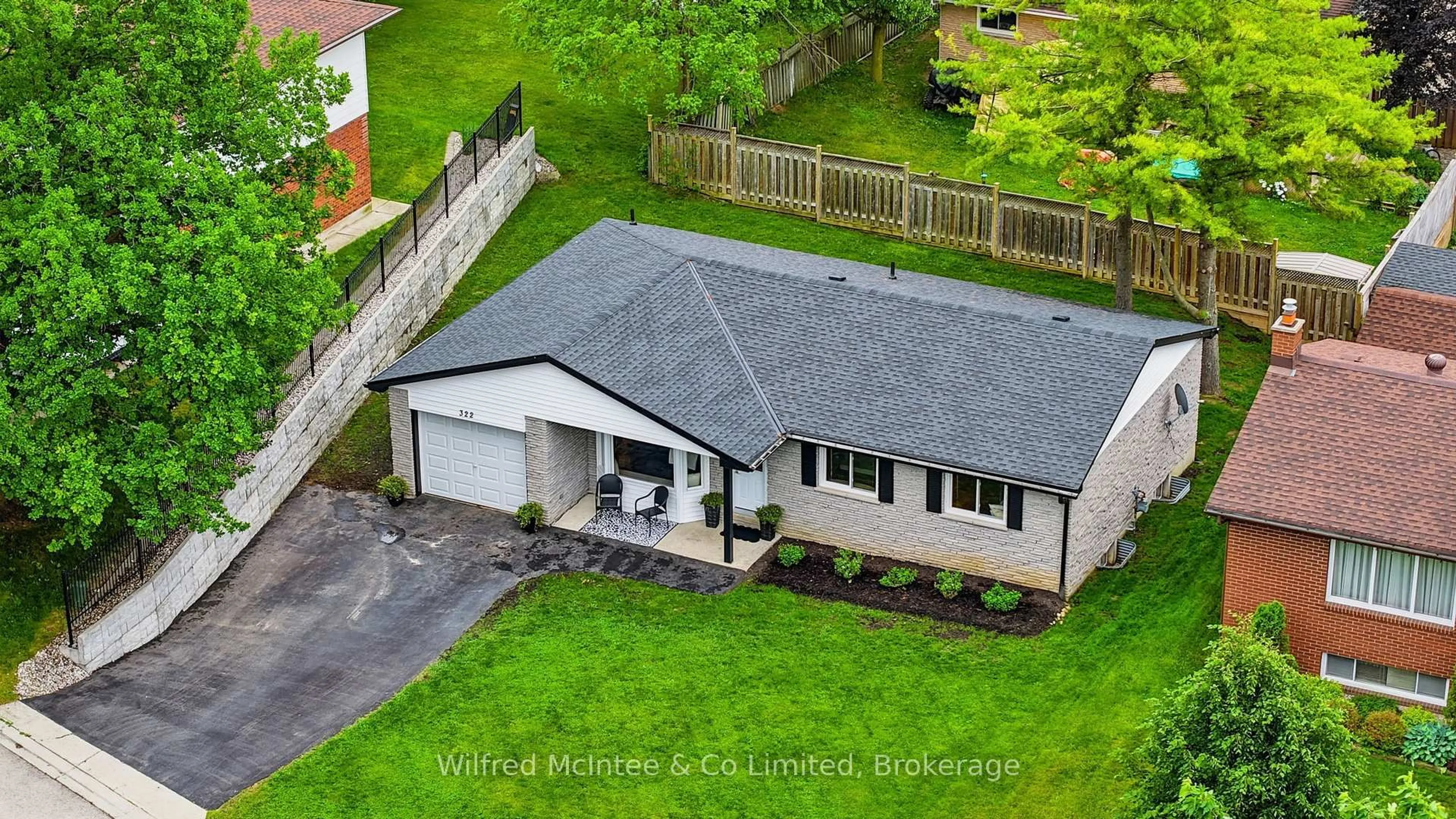 A pic from outside/outdoor area/front of a property/back of a property/a pic from drone, street for 322 Thomas St, Brockton Ontario N0G 2V0