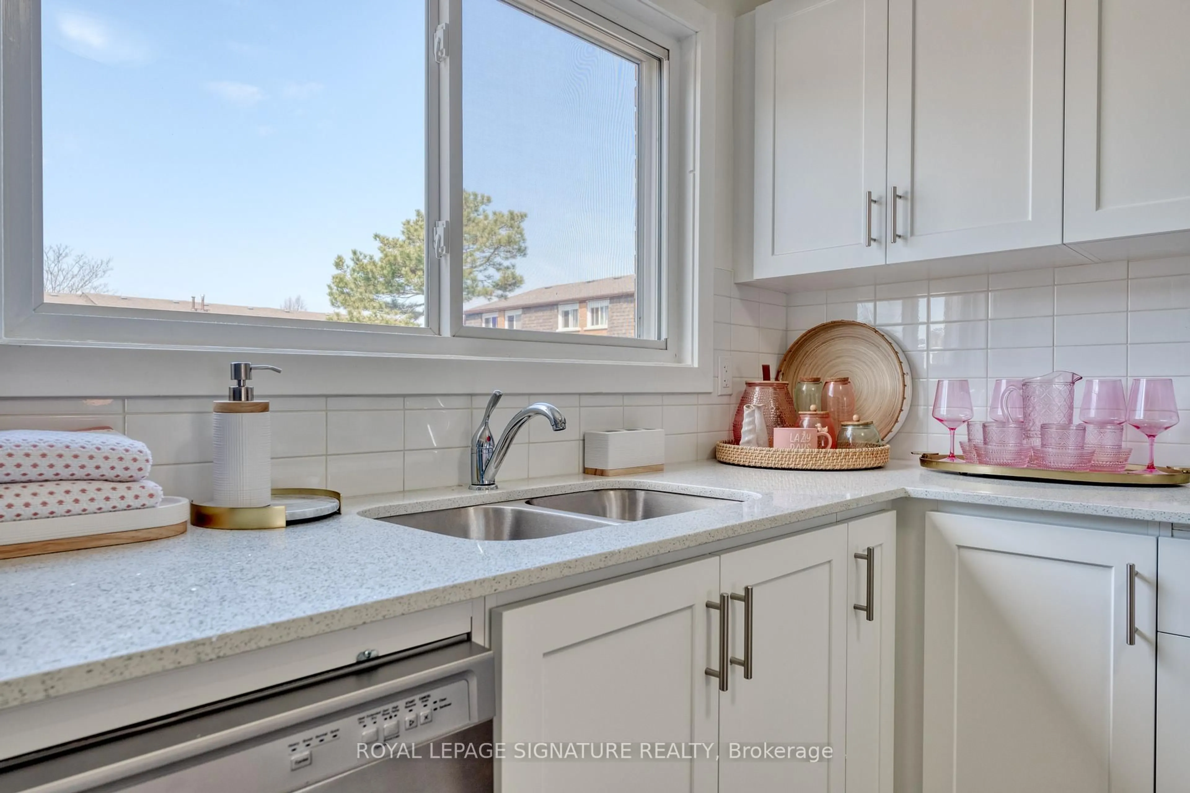 Unknown for 20 Anna Capri Dr #27, Hamilton Ontario L8W 1M6
