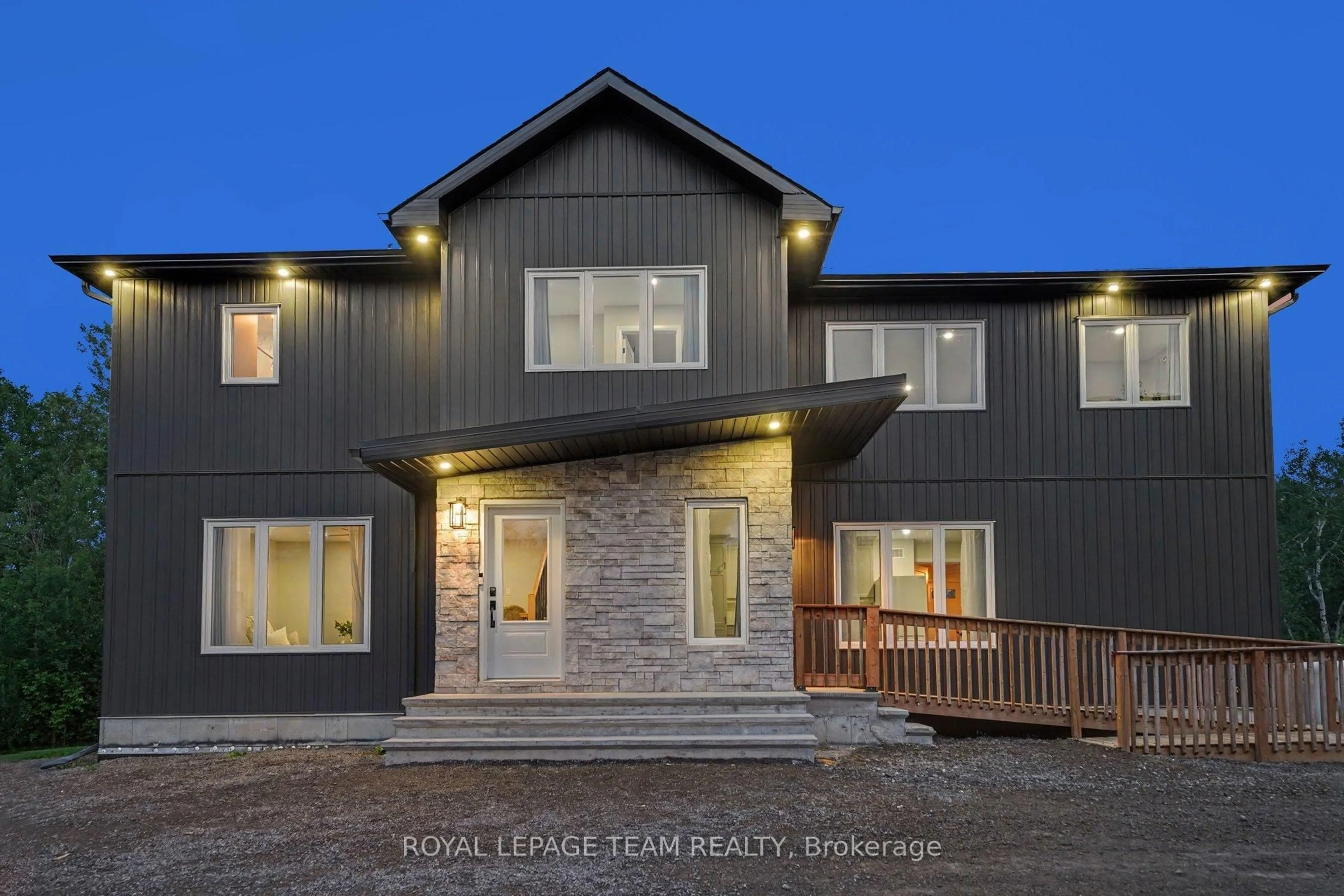 Home with vinyl exterior material, mountain view for 7012 Malakoff Rd, North Gower Ontario K0A 2T0