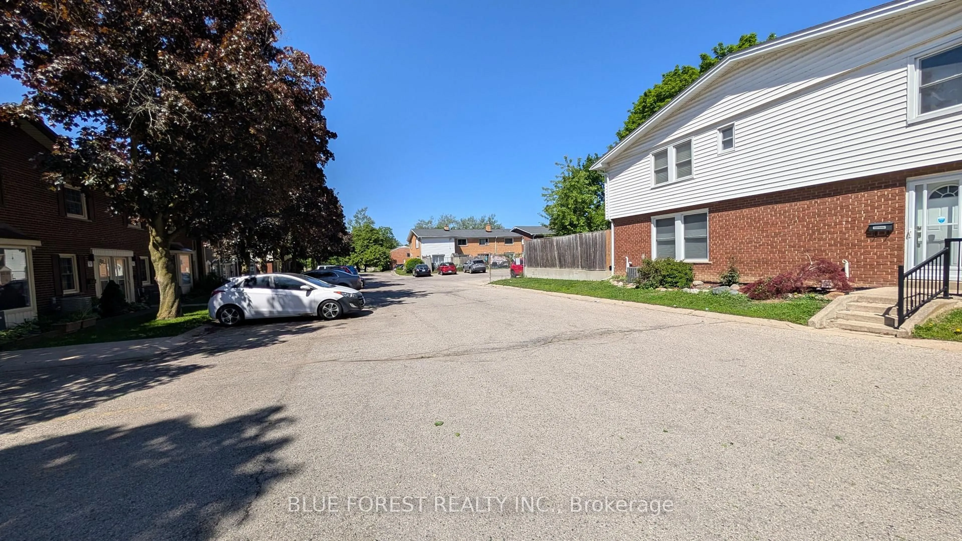 A pic from outside/outdoor area/front of a property/back of a property/a pic from drone, street for 36 Arbour Glen Cres, London East Ontario N5Y 1Z9