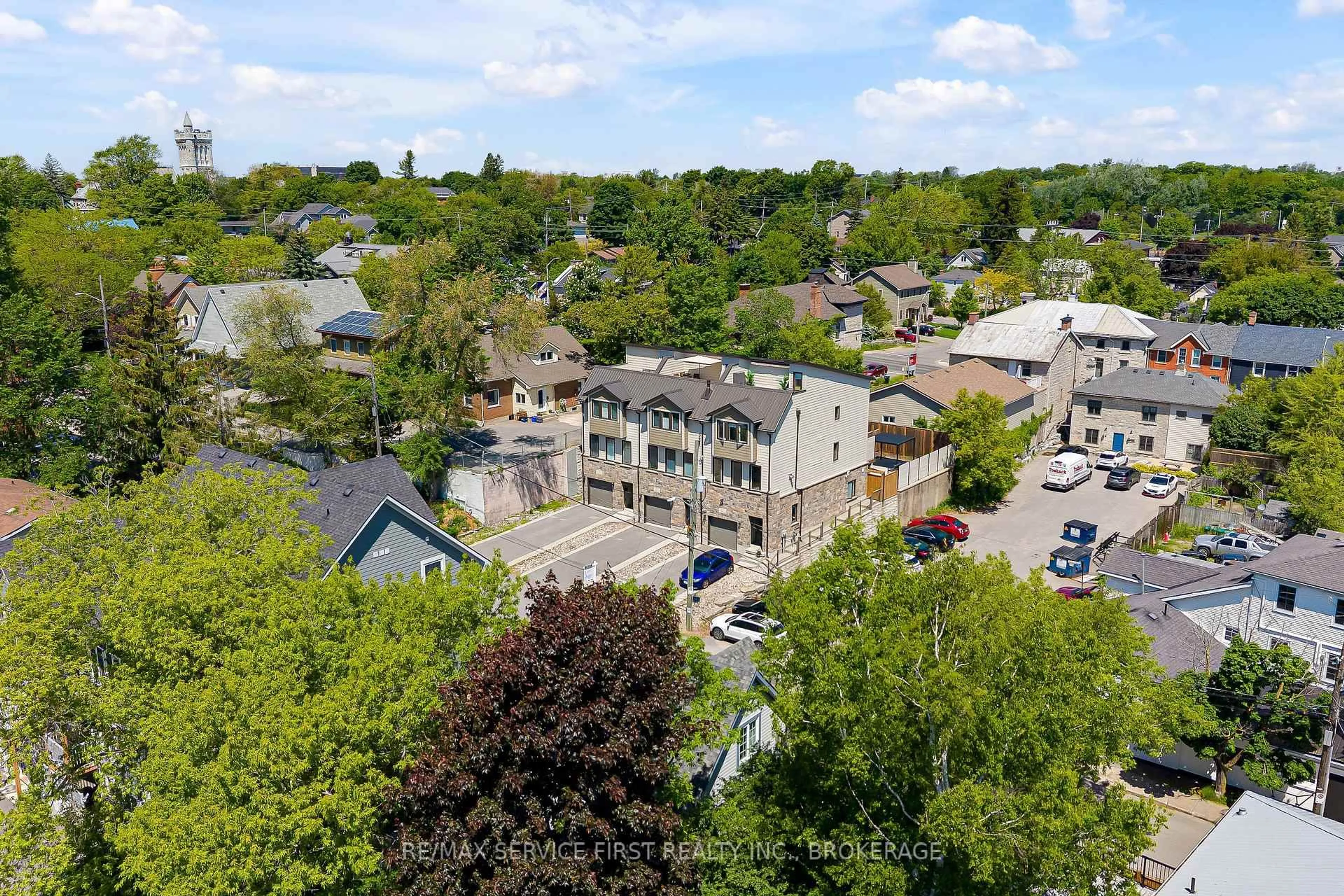 A pic from outside/outdoor area/front of a property/back of a property/a pic from drone, unknown for 15 Grange St, Kingston Ontario K7M 2J5