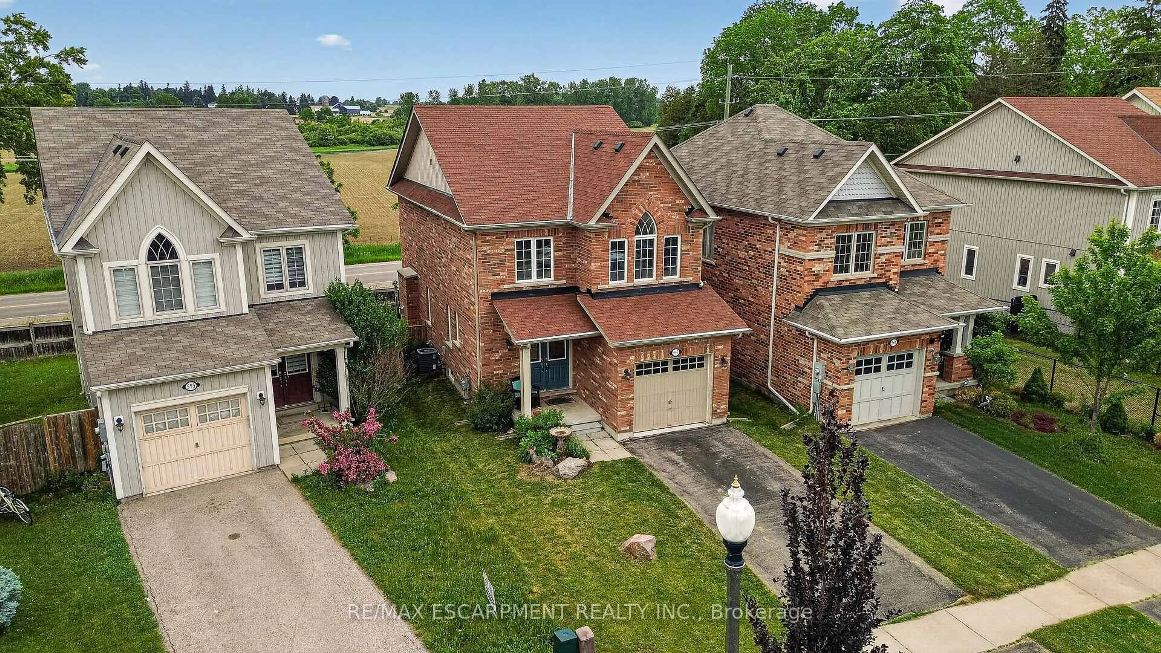 A pic from outside/outdoor area/front of a property/back of a property/a pic from drone, street for 557 Baldwin Cres, Woodstock Ontario N4S 7W2