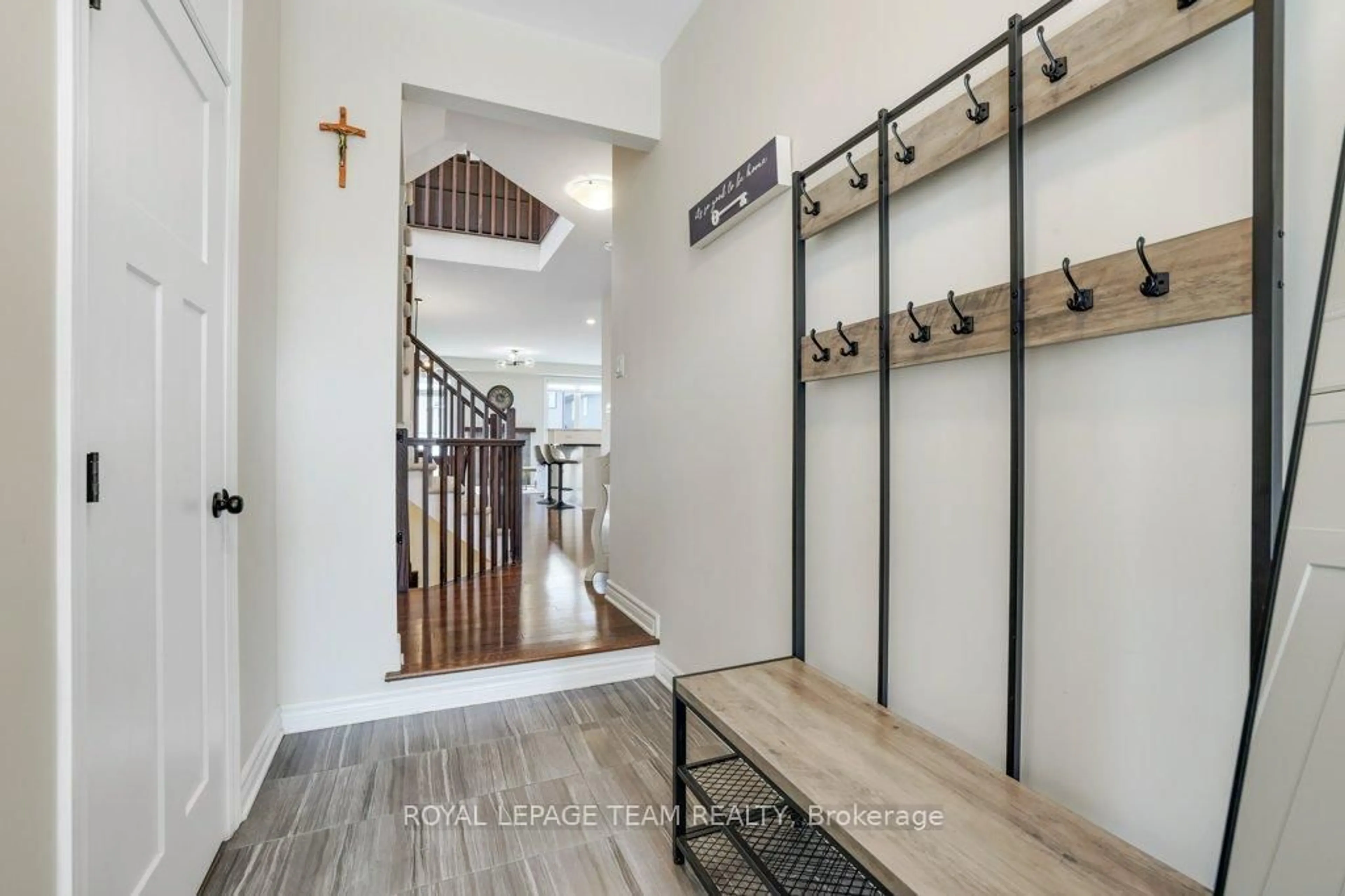 Indoor entryway for 702 Vivera Pl, Ottawa Ontario K2S 2M8