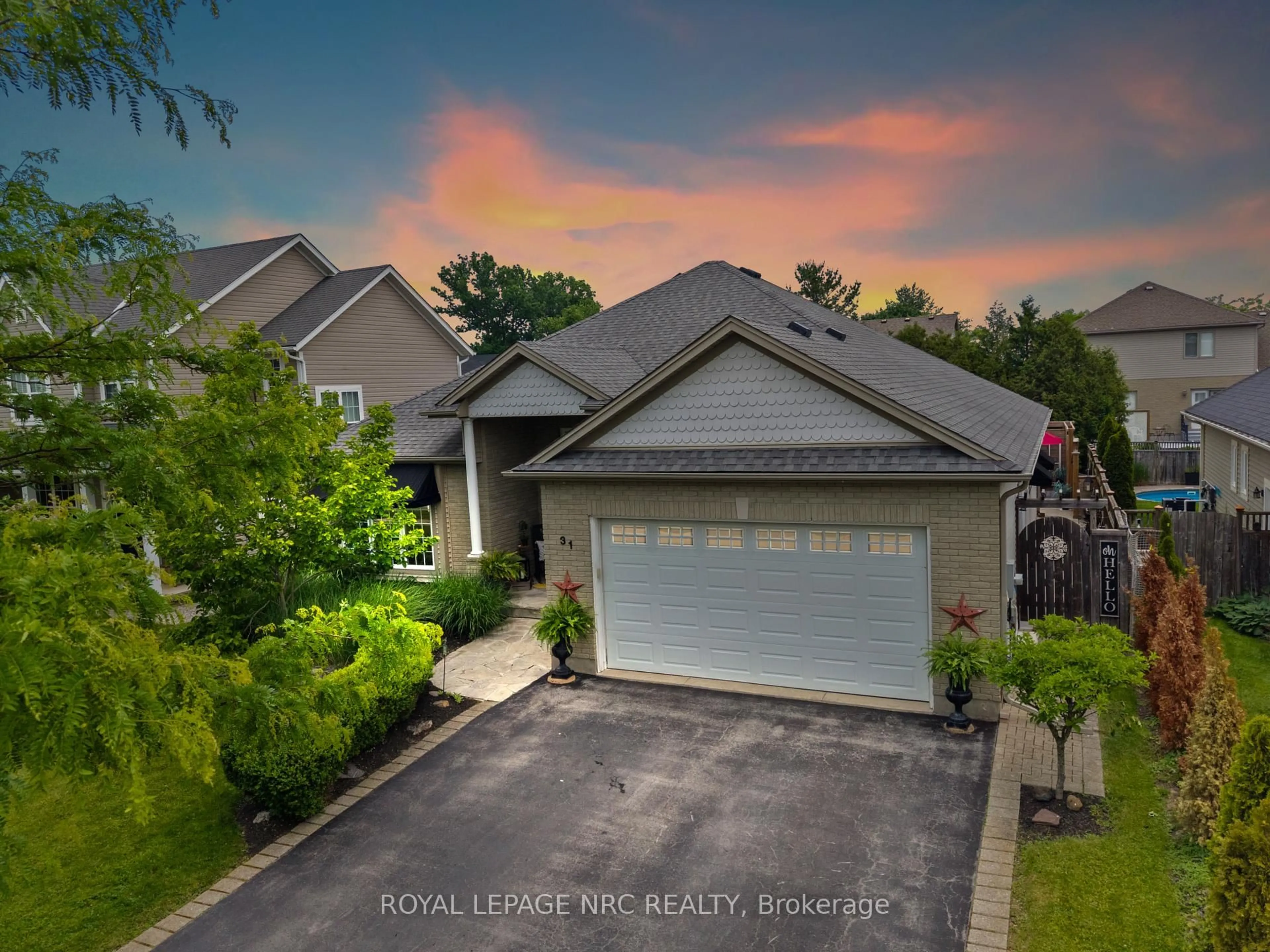 A pic from outside/outdoor area/front of a property/back of a property/a pic from drone, water/lake/river/ocean view for 31 ANNMARIE Dr, Niagara-on-the-Lake Ontario L0S 1T0