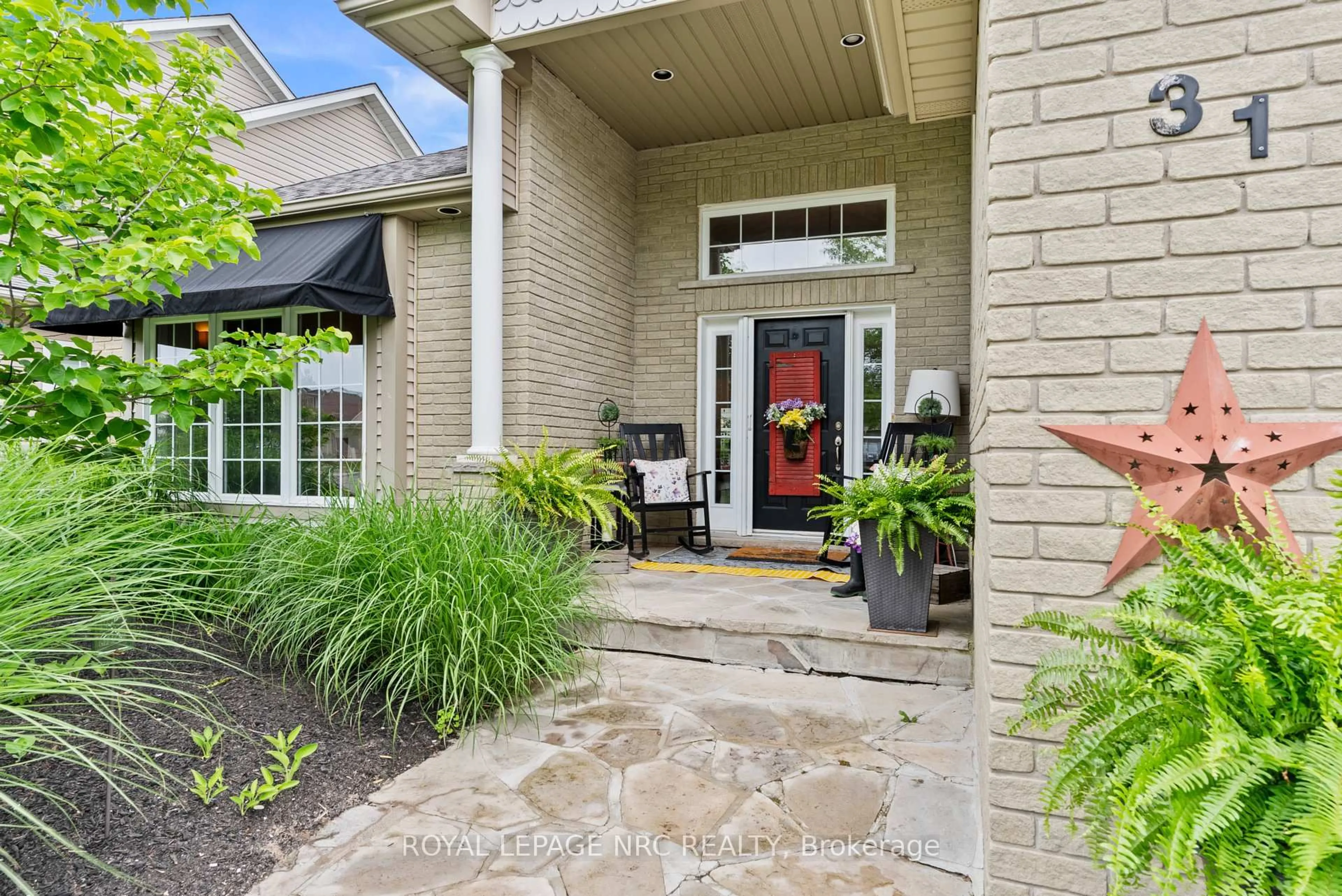 Indoor entryway for 31 ANNMARIE Dr, Niagara-on-the-Lake Ontario L0S 1T0
