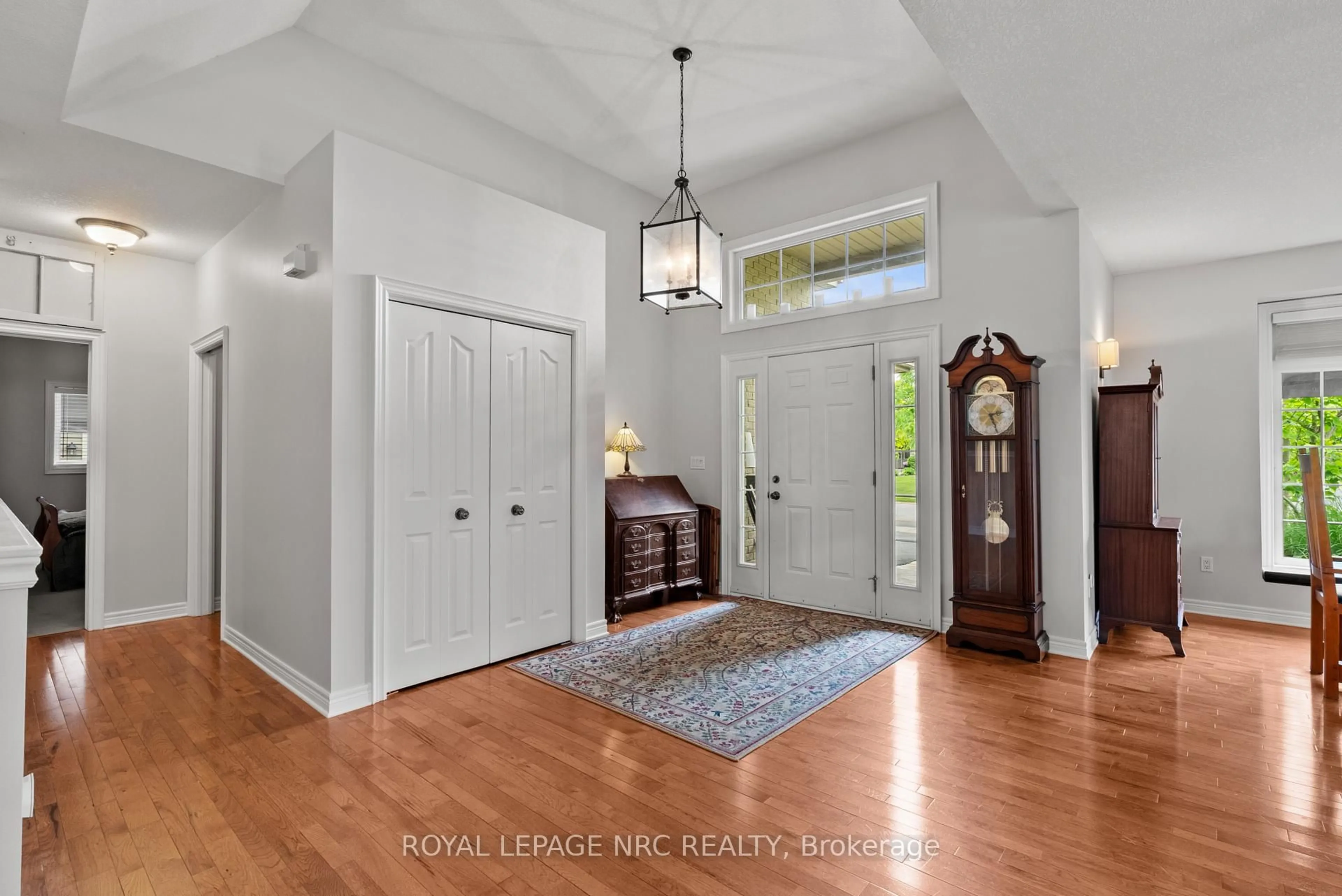 Indoor entryway for 31 ANNMARIE Dr, Niagara-on-the-Lake Ontario L0S 1T0
