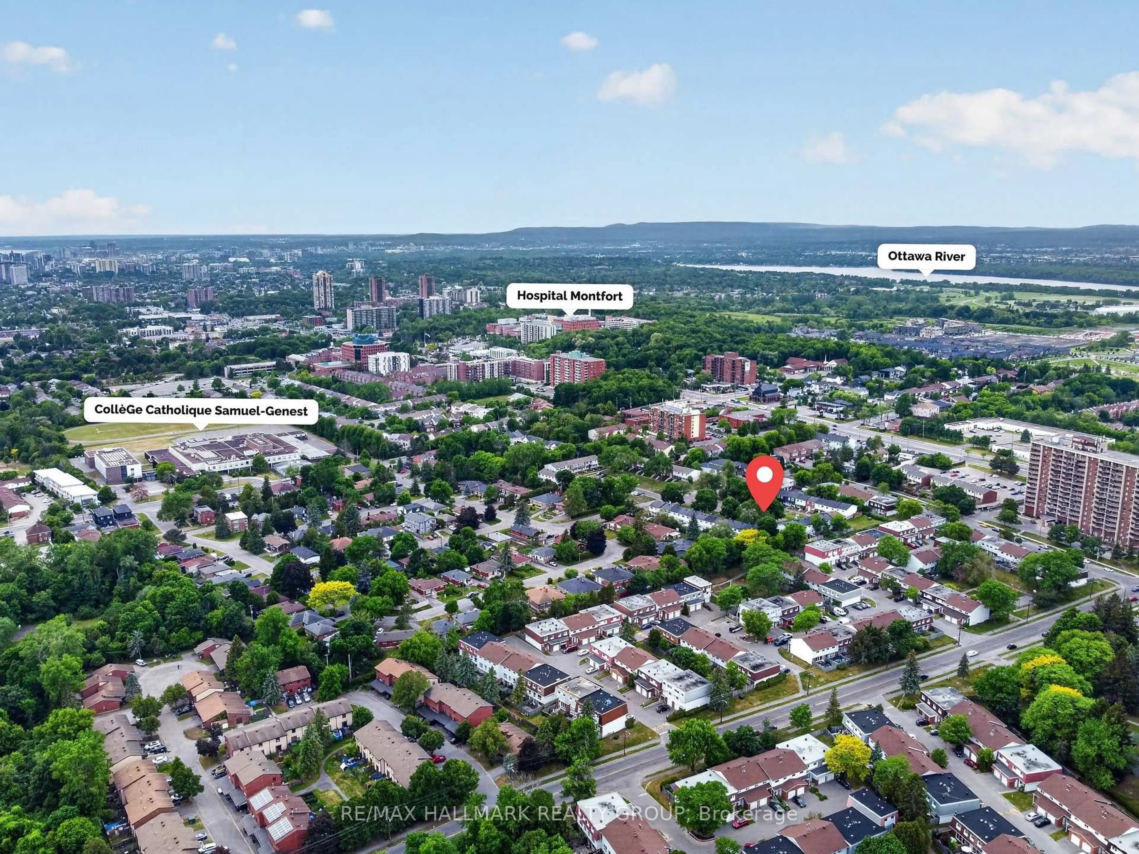 A pic from outside/outdoor area/front of a property/back of a property/a pic from drone, city buildings view from balcony for 660 Hochelaga St #22, Ottawa Ontario K1K 2E9