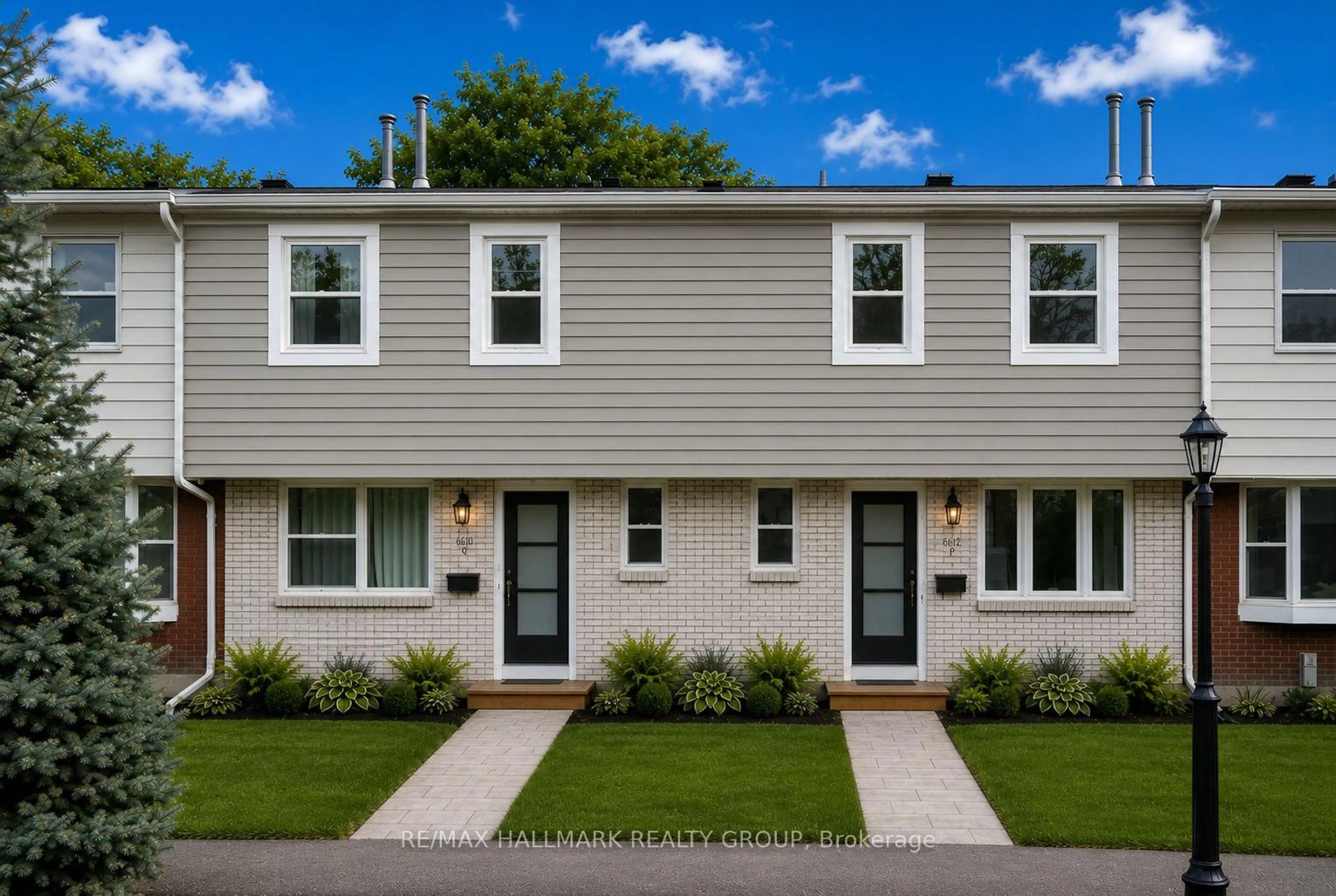 Home with vinyl exterior material, street for 660 Hochelaga St #42, Ottawa Ontario K1K 2E9