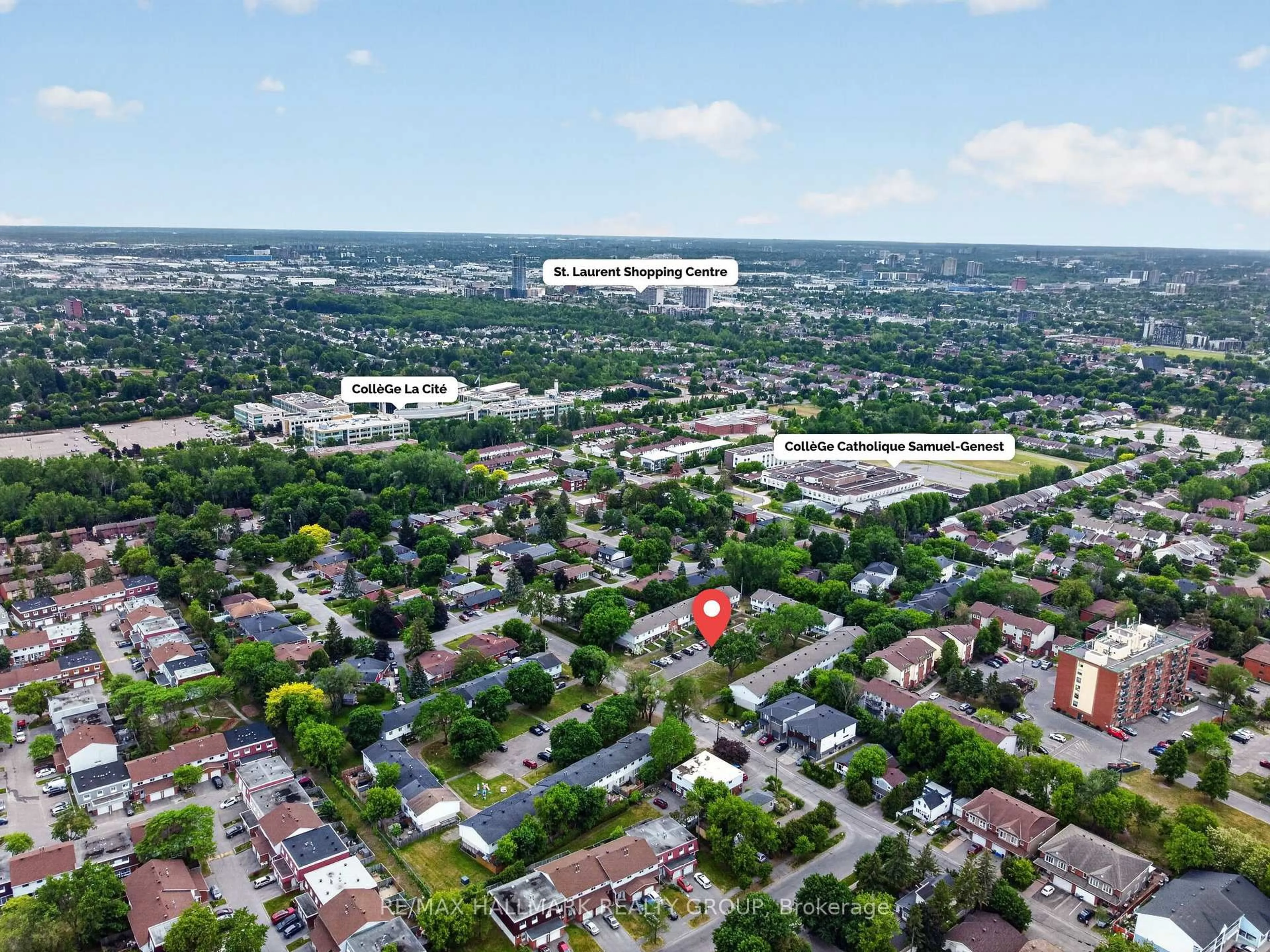 A pic from outside/outdoor area/front of a property/back of a property/a pic from drone, city buildings view from balcony for 660 Hochelaga St #42, Ottawa Ontario K1K 2E9
