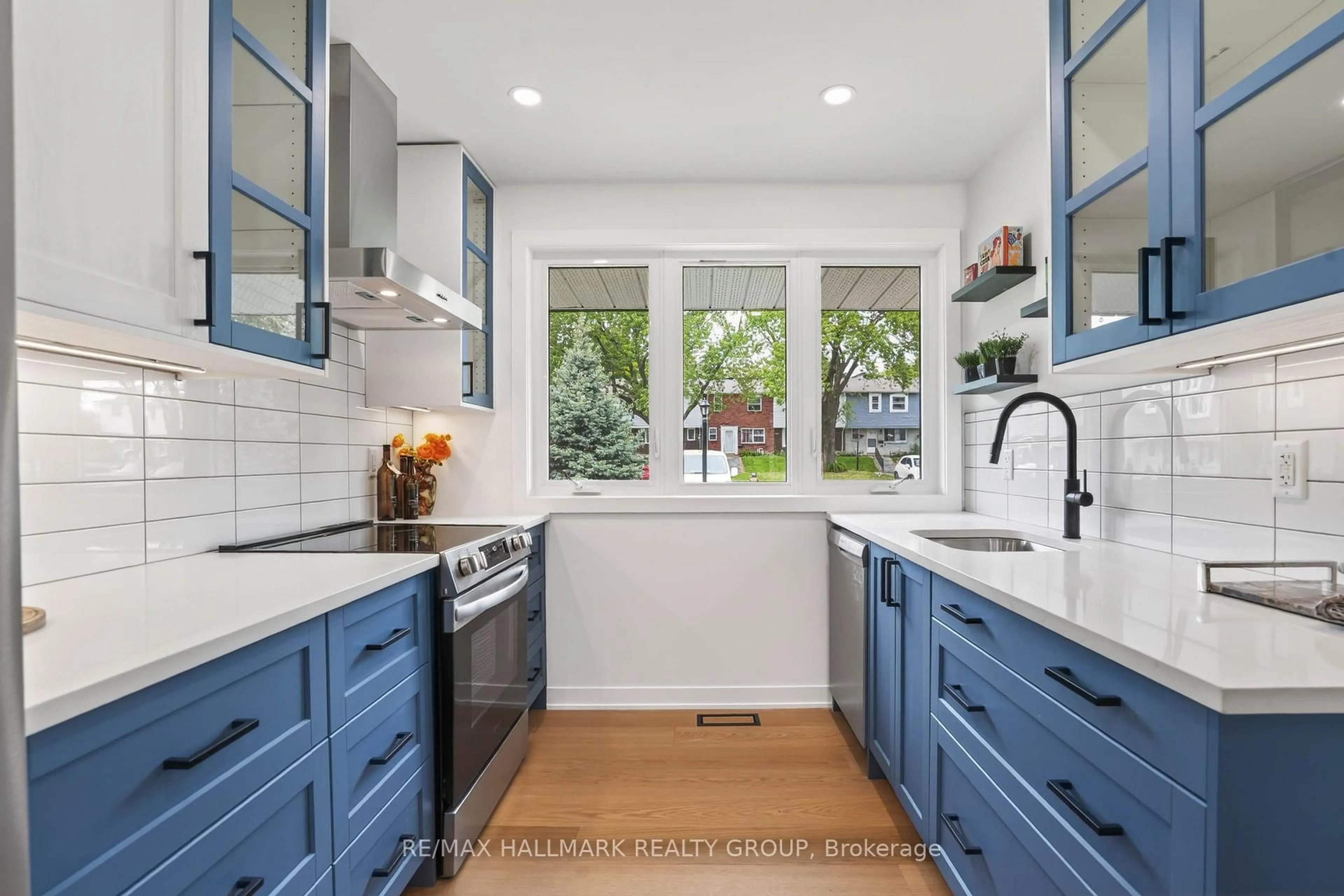 Contemporary kitchen, ceramic/tile floor for 660 Hochelaga St #42, Ottawa Ontario K1K 2E9