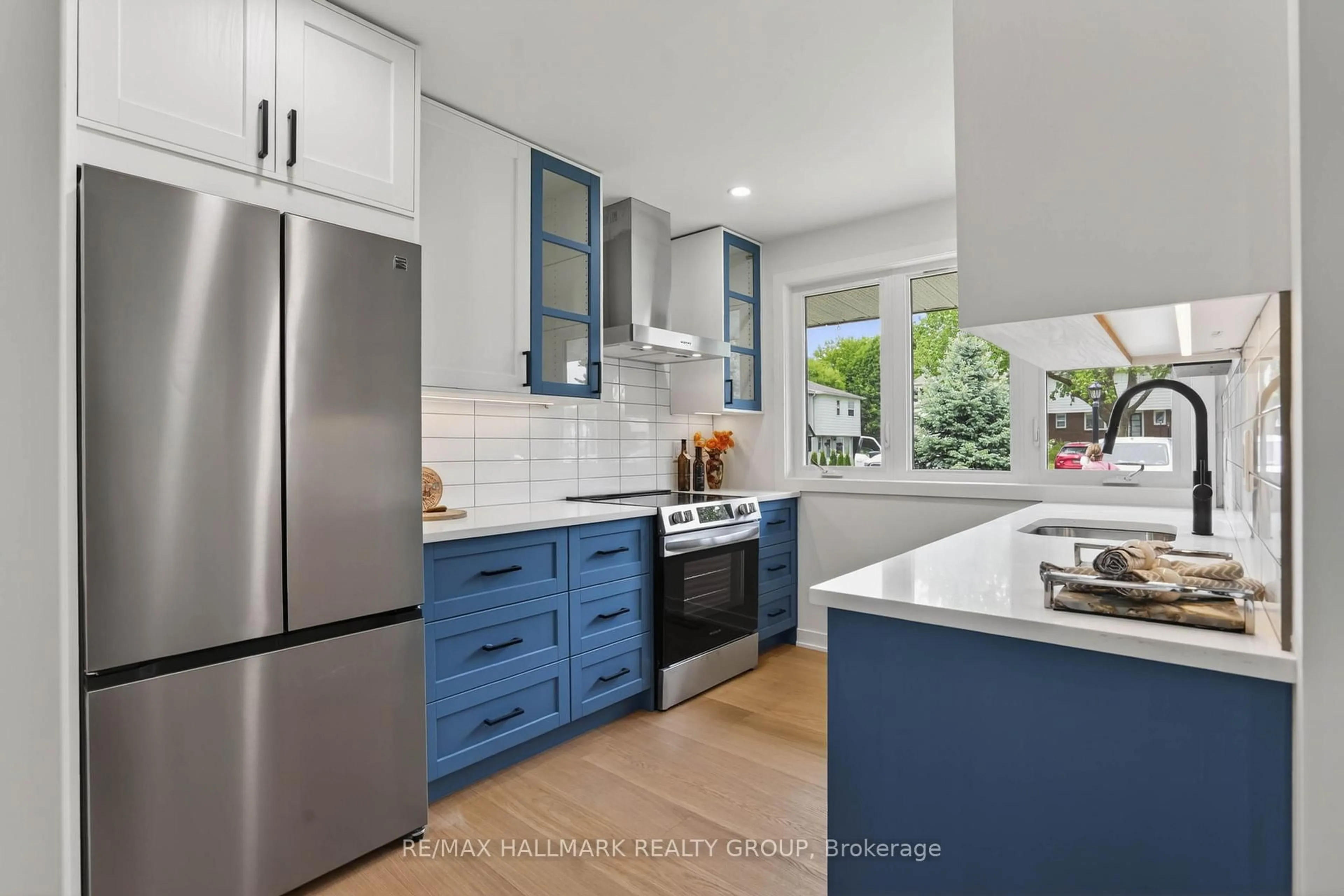 Contemporary kitchen, ceramic/tile floor for 660 Hochelaga St #42, Ottawa Ontario K1K 2E9