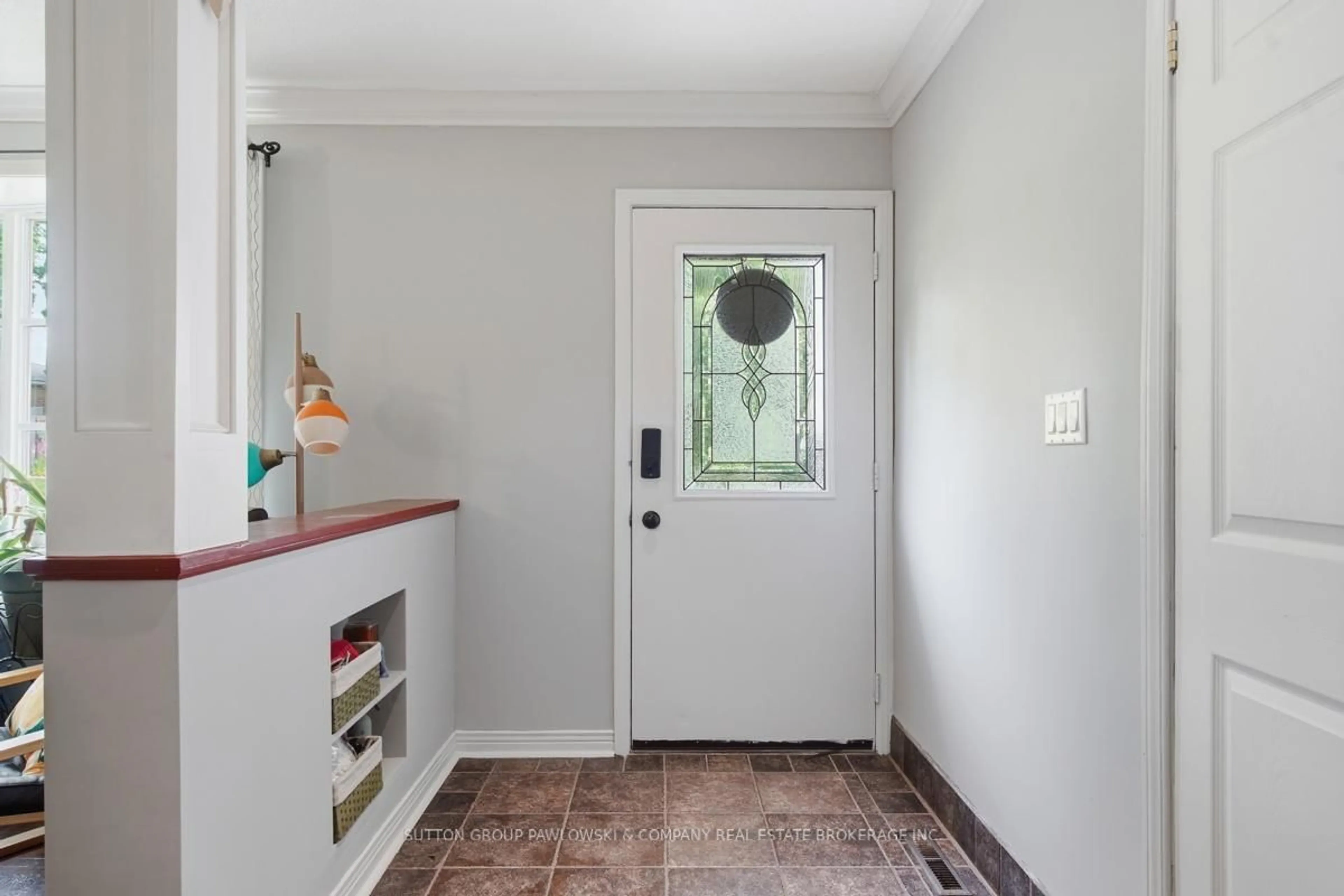 Indoor entryway for 35 Key Hill Rd, London North Ontario N6G 2G2