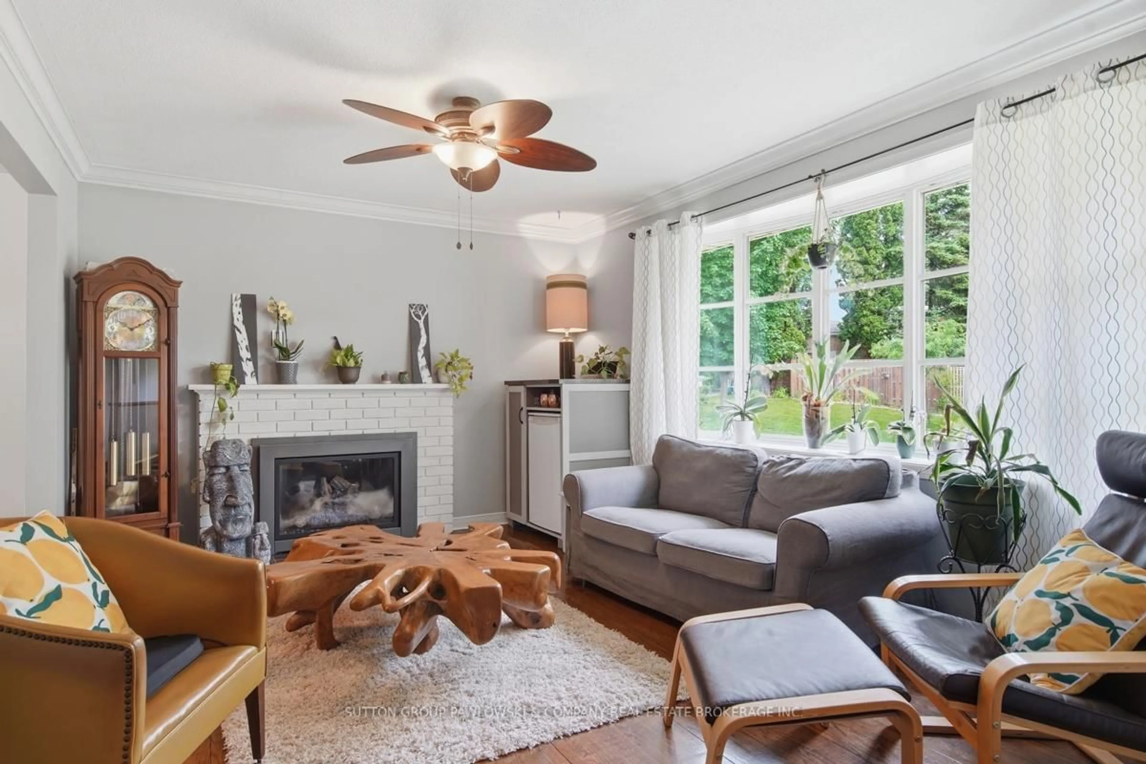 Living room with furniture, unknown for 35 Key Hill Rd, London North Ontario N6G 2G2