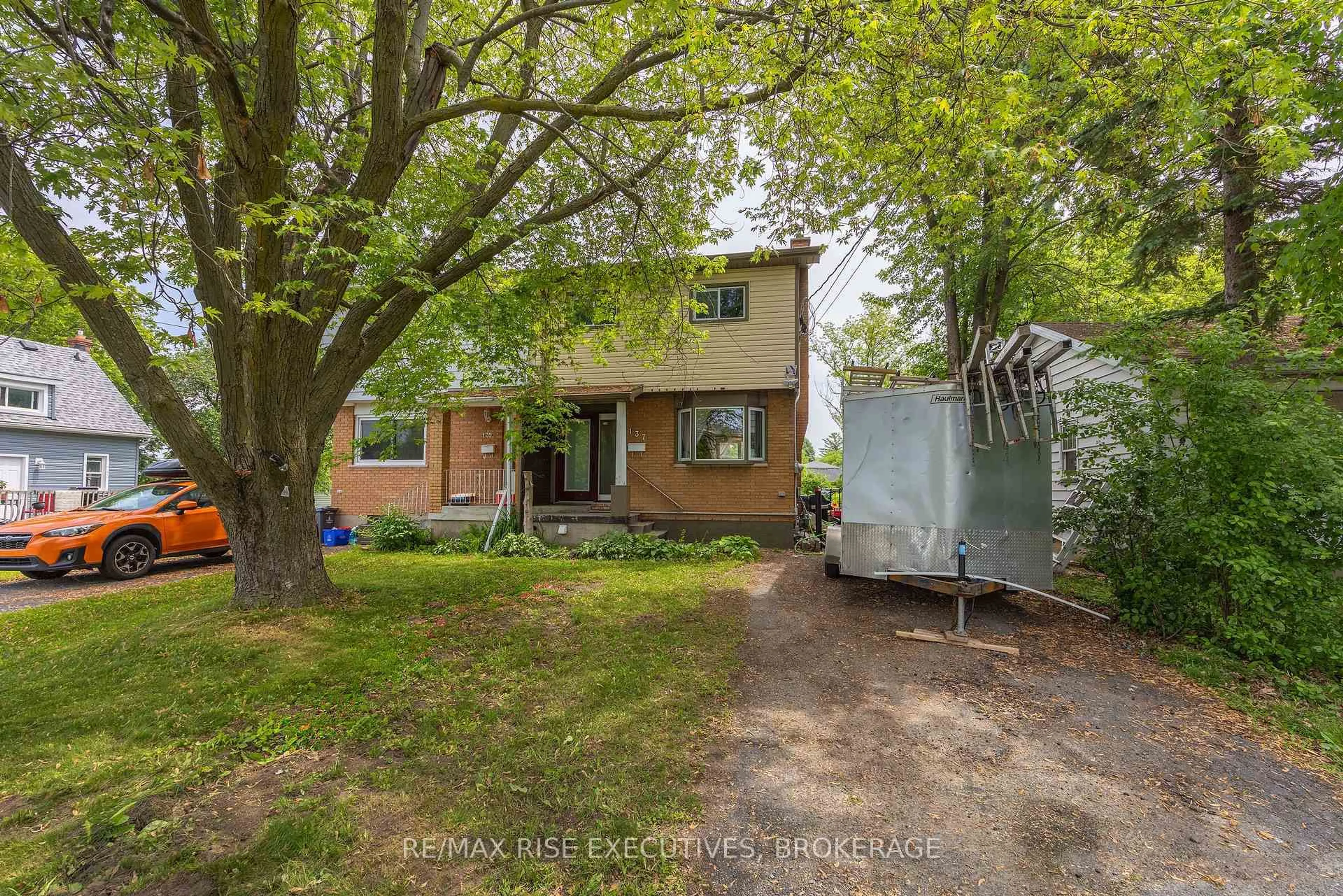 A pic from outside/outdoor area/front of a property/back of a property/a pic from drone, street for 137 Ford St, Kingston Ontario K7K 4Z7