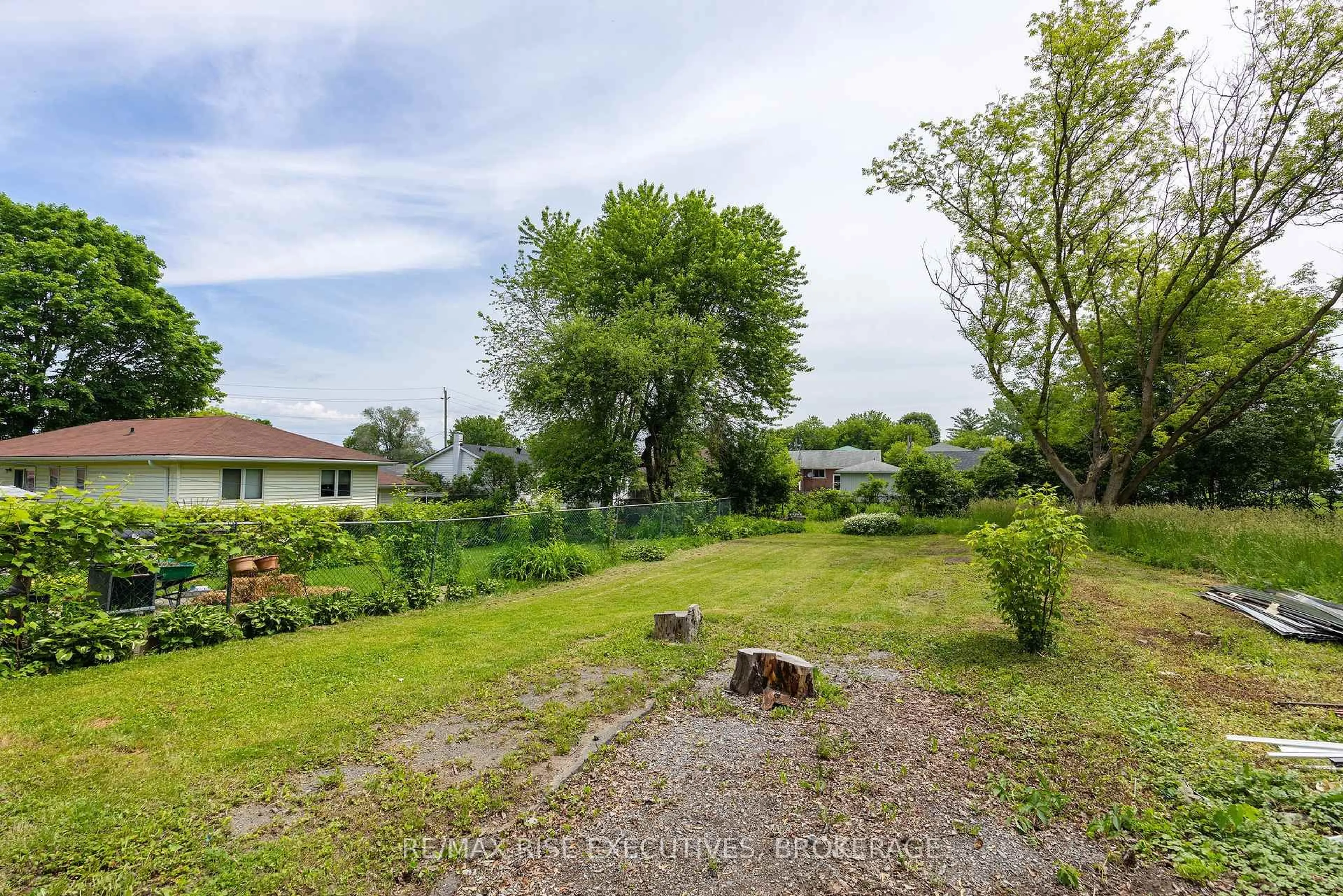 A pic from outside/outdoor area/front of a property/back of a property/a pic from drone, water/lake/river/ocean view for 137 Ford St, Kingston Ontario K7K 4Z7