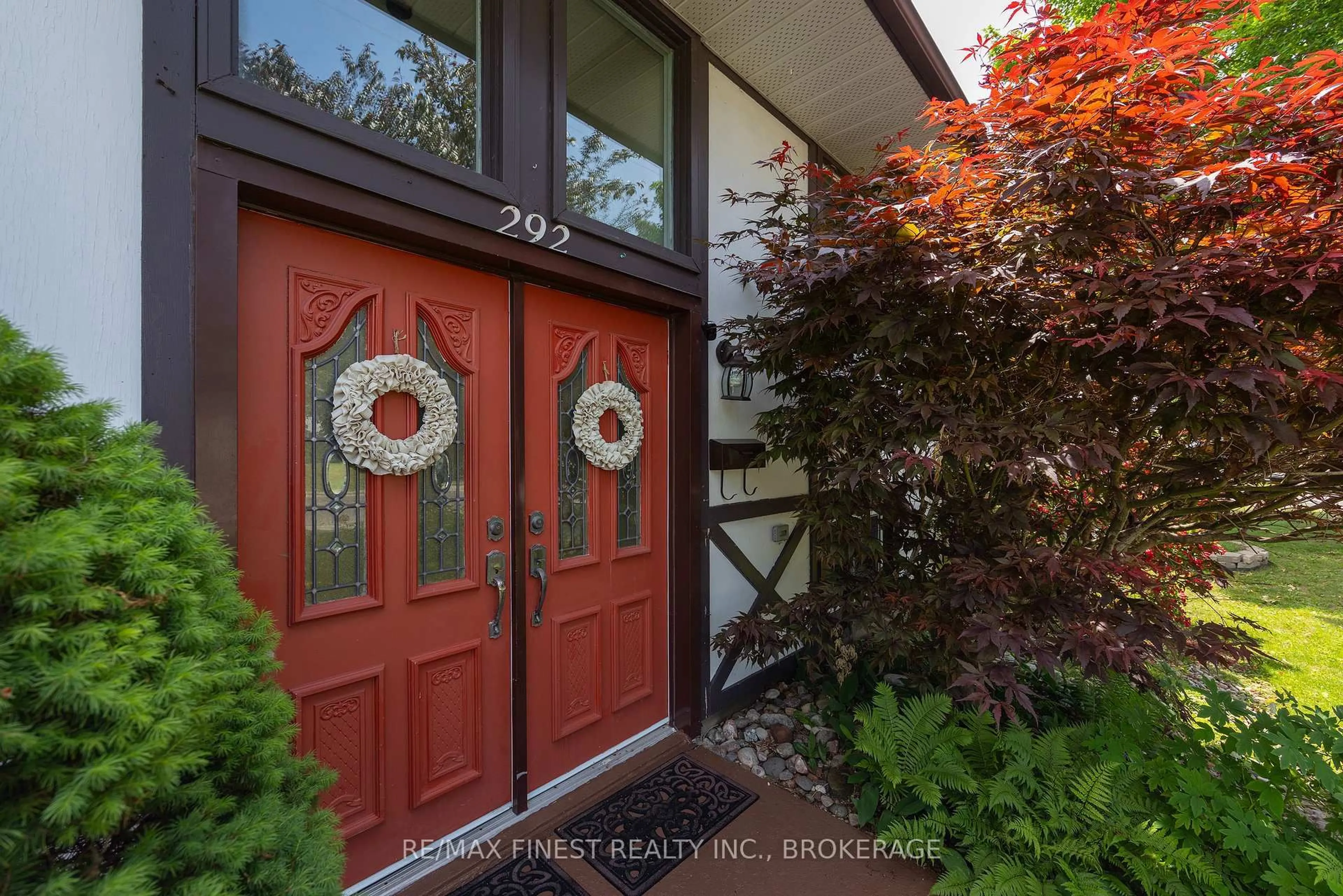 Indoor entryway for 292 Bridge St, Greater Napanee Ontario K7R 2G1