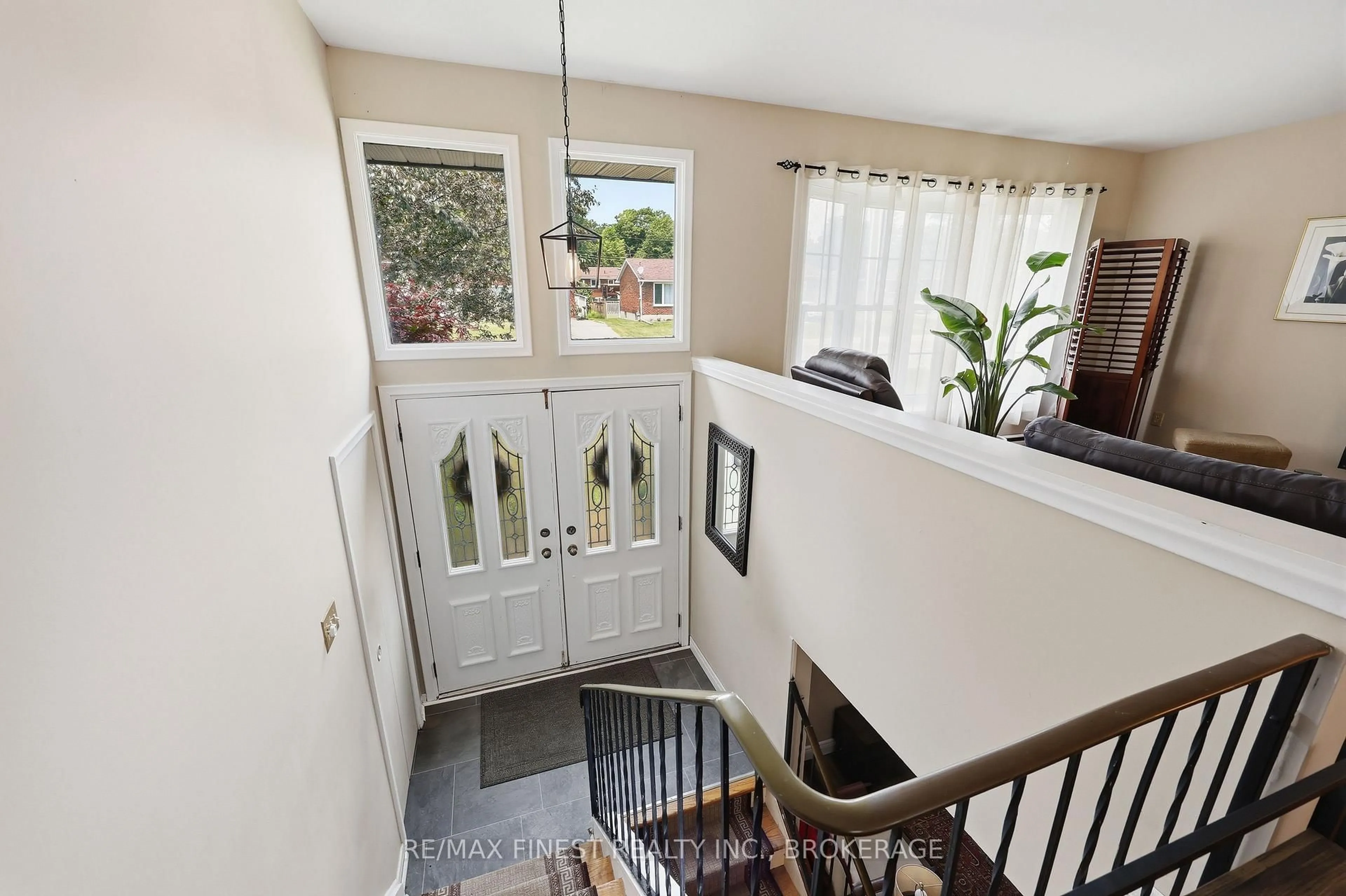 Indoor entryway for 292 Bridge St, Greater Napanee Ontario K7R 2G1