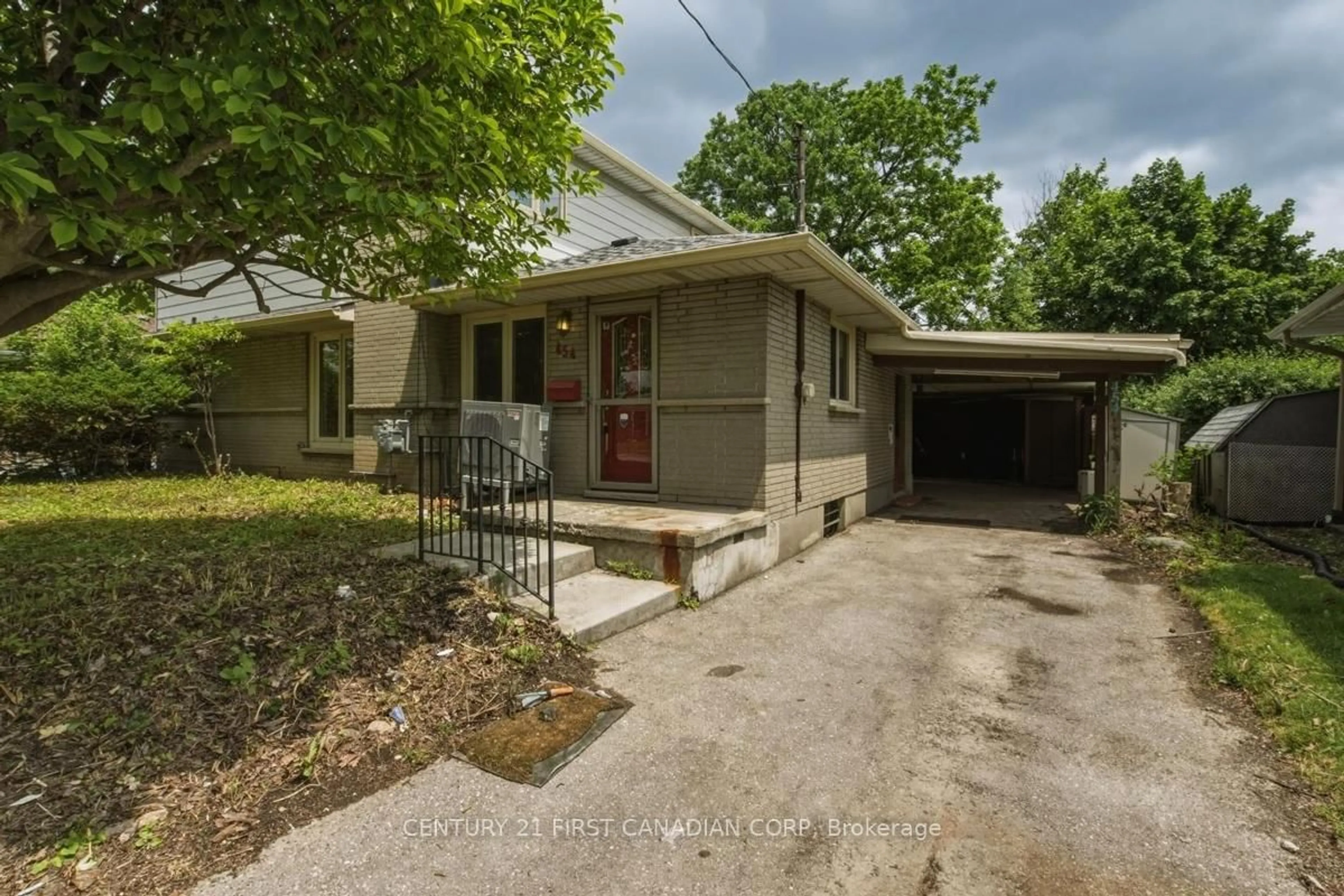 Patio, street for 454 Beachwood Ave, London South Ontario N6J 3K1