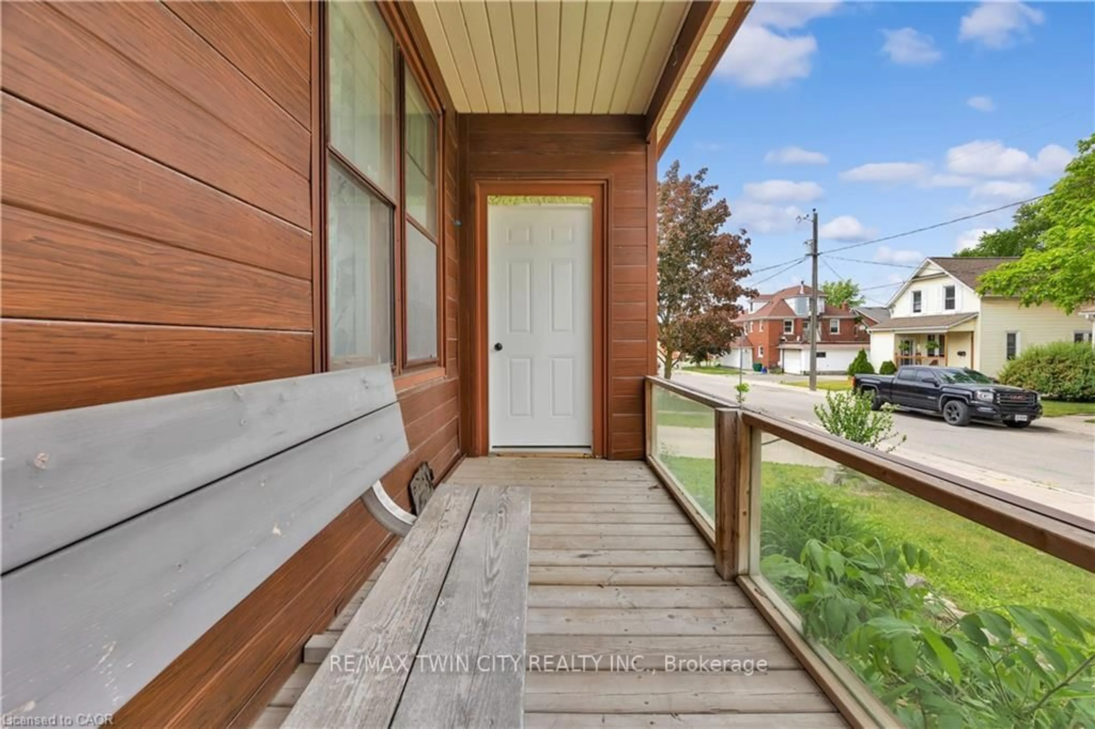 Unknown for 43 Henry St, Kitchener Ontario N2G 1P4