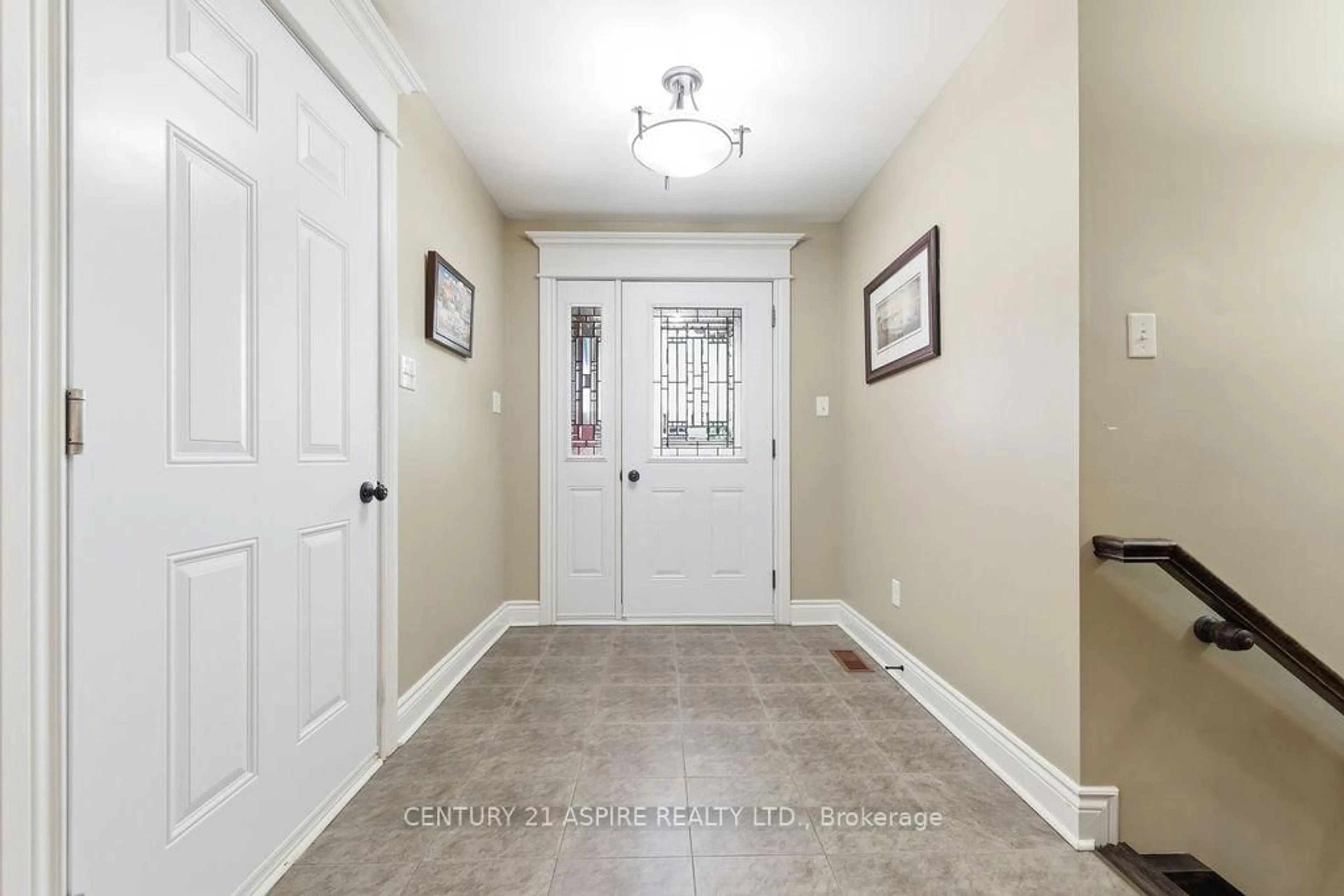 Indoor entryway for 7 Nick St, Petawawa Ontario K8H 0B7