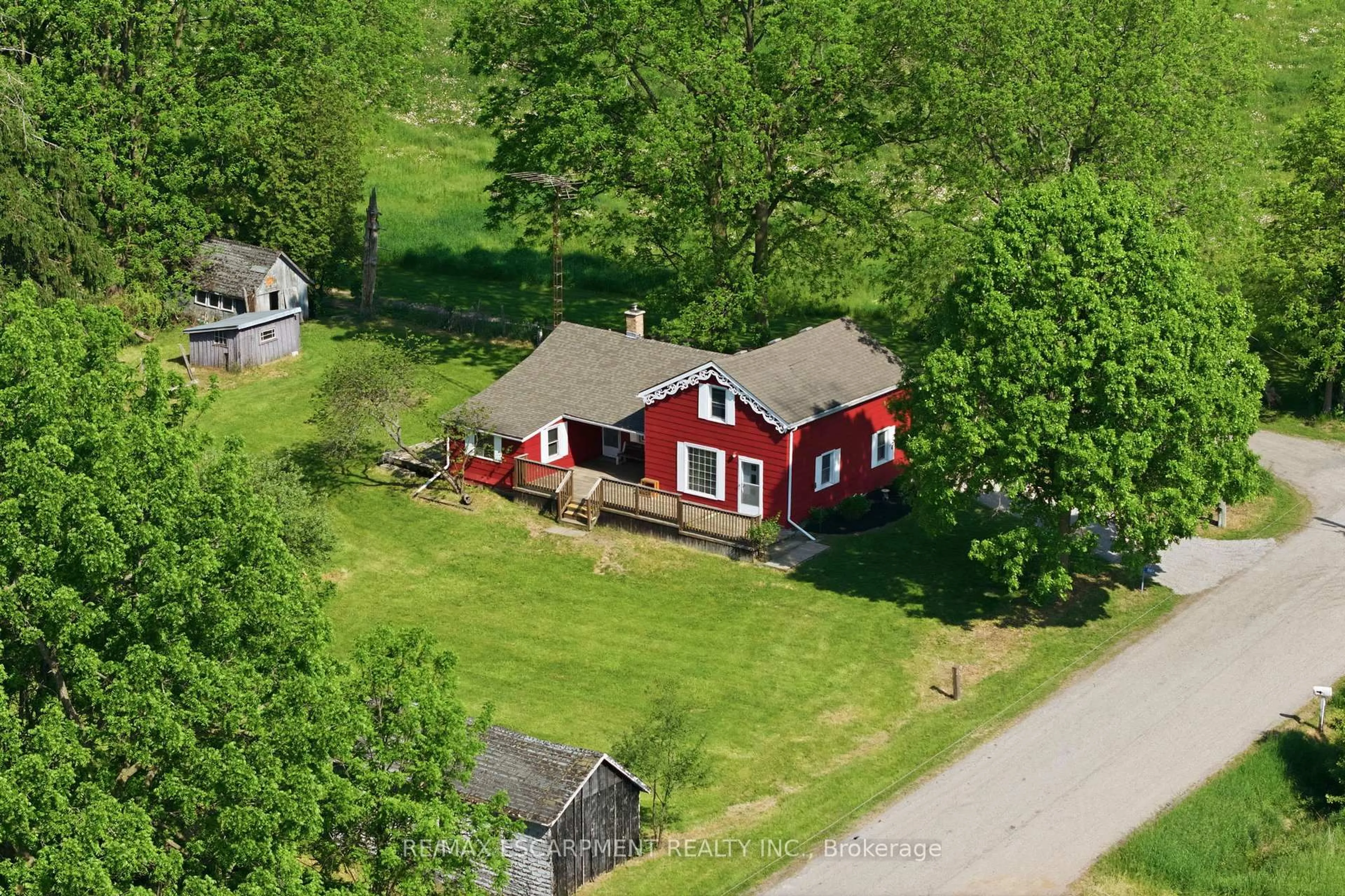 A pic from outside/outdoor area/front of a property/back of a property/a pic from drone, street for 507 Hunter Rd, Hamilton Ontario L0R 2B0