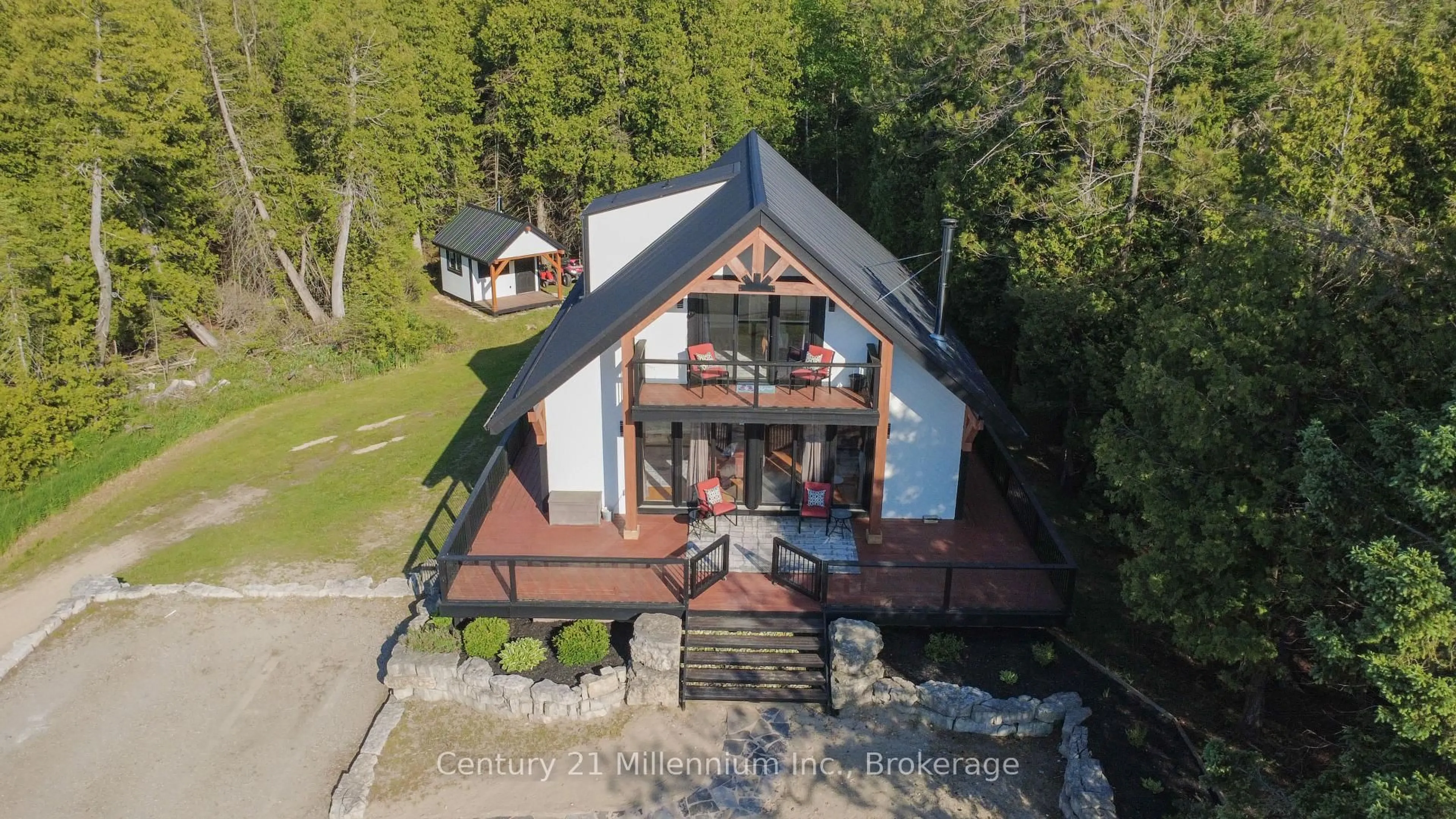 A pic from outside/outdoor area/front of a property/back of a property/a pic from drone, unknown for 160 Sunset Dr, Kincardine Ontario N0H 2C5