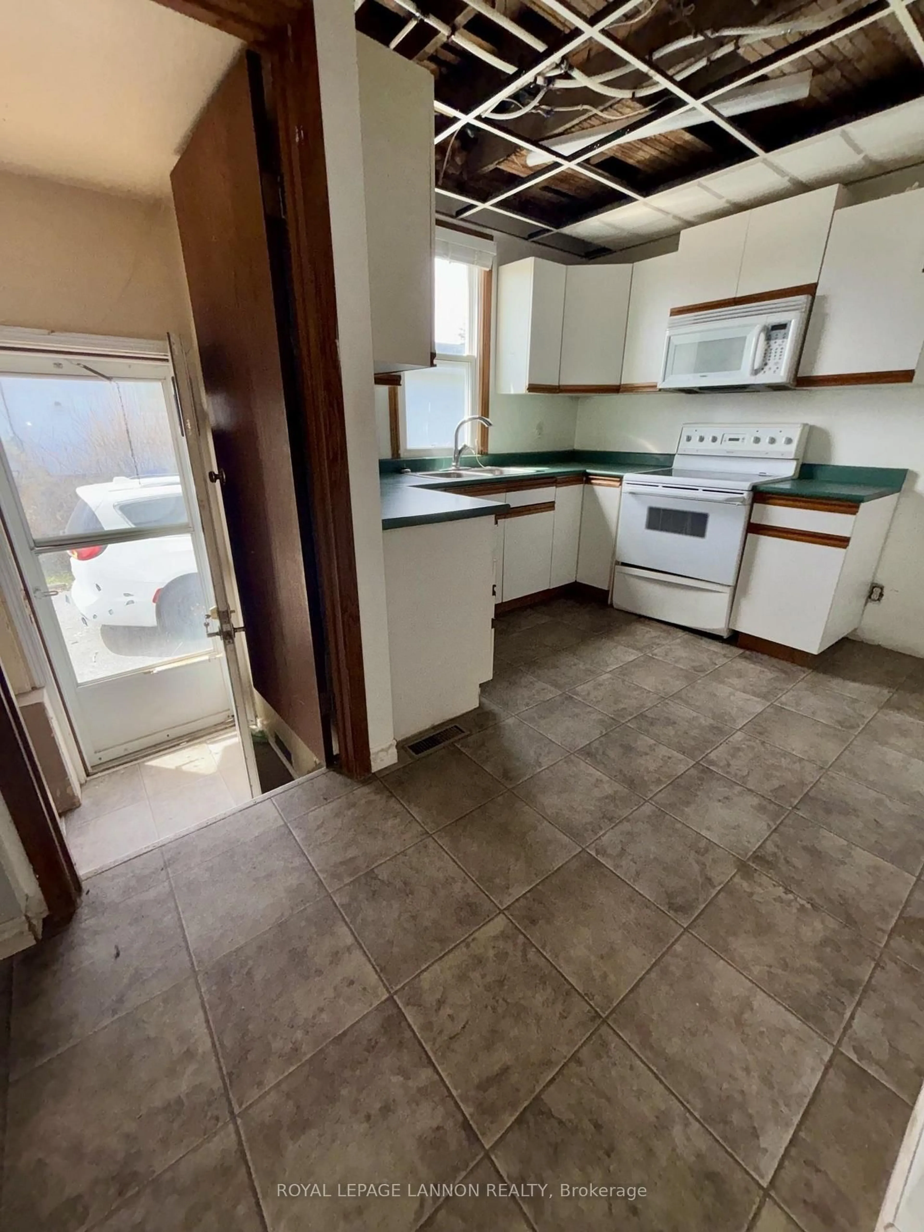 Unknown for 182 High St, Thunder Bay Ontario P7A 5R6