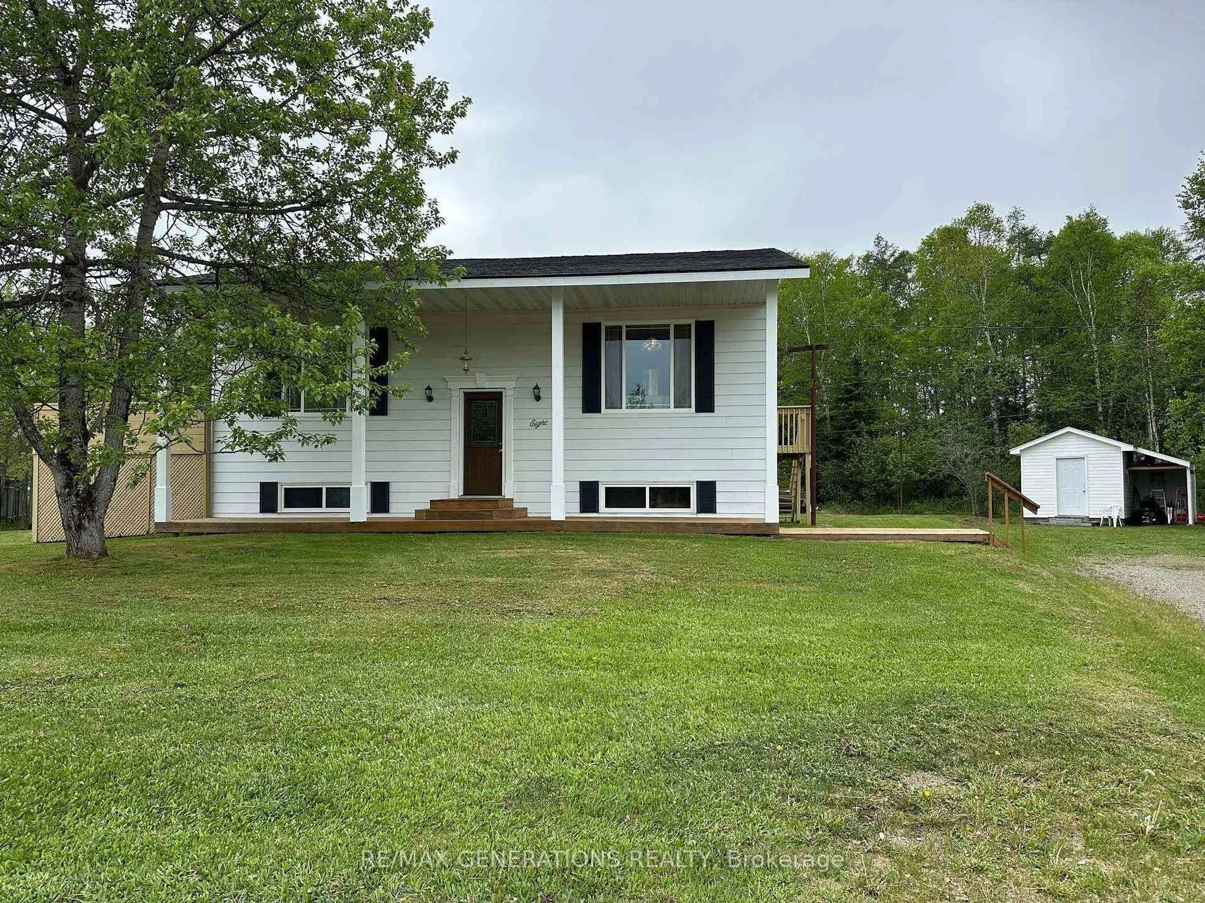 A pic from outside/outdoor area/front of a property/back of a property/a pic from drone, building for 8 TERRACE Crt, Terrace Bay Ontario P0T 2W0