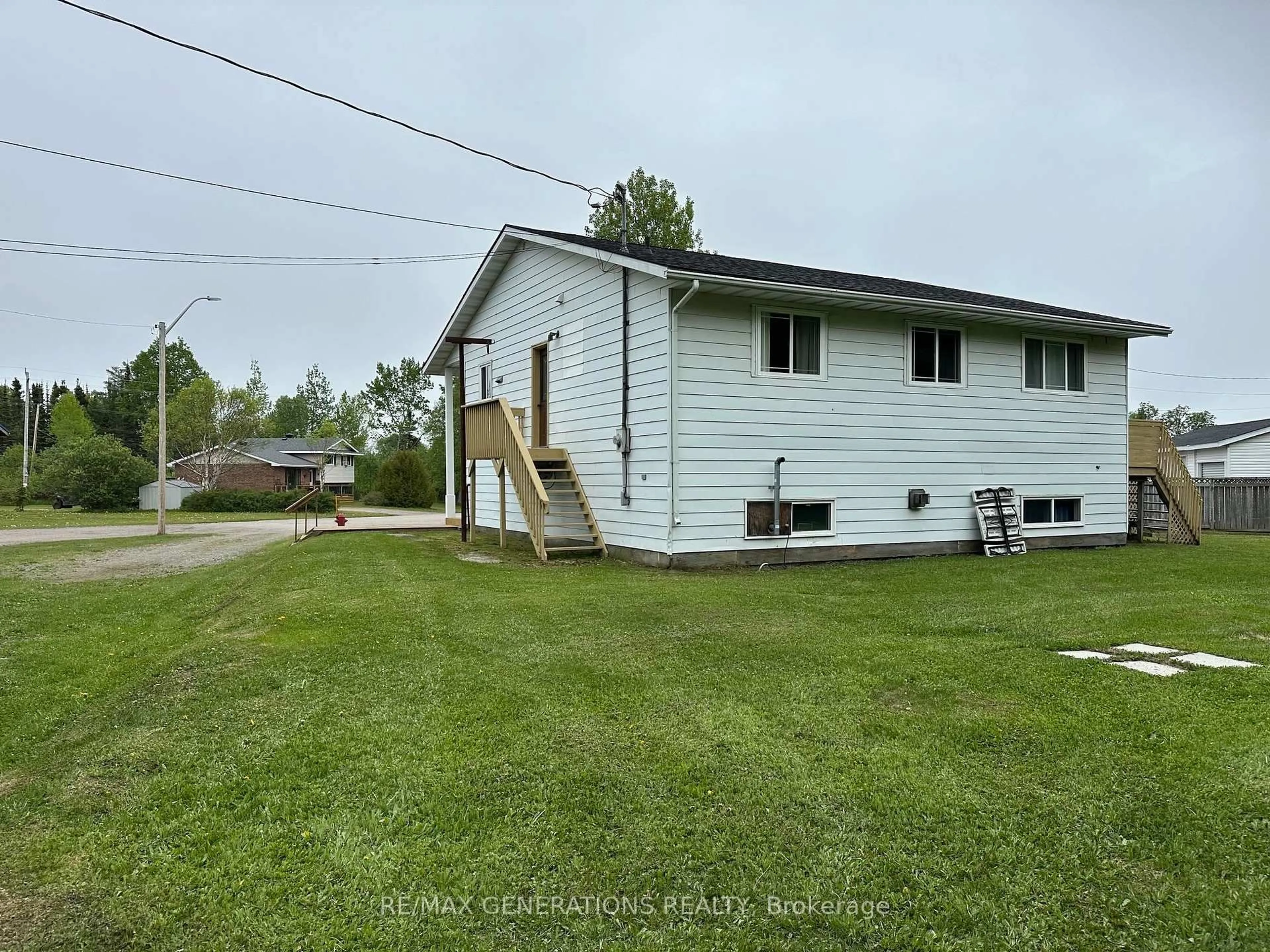 A pic from outside/outdoor area/front of a property/back of a property/a pic from drone, unknown for 8 TERRACE Crt, Terrace Bay Ontario P0T 2W0