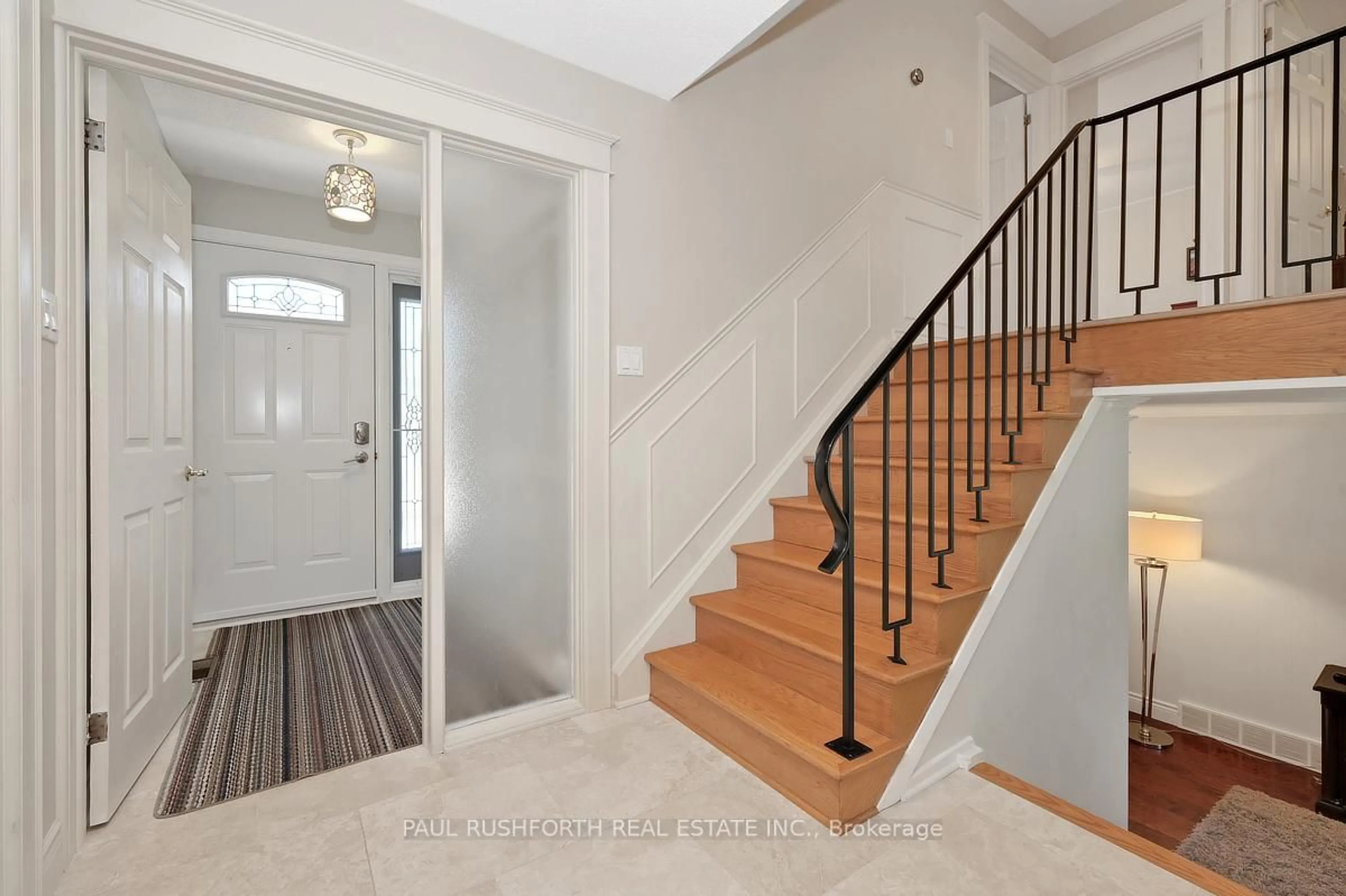 Indoor entryway for 2189 Emard Cres, Gloucester Ontario K1J 6K5